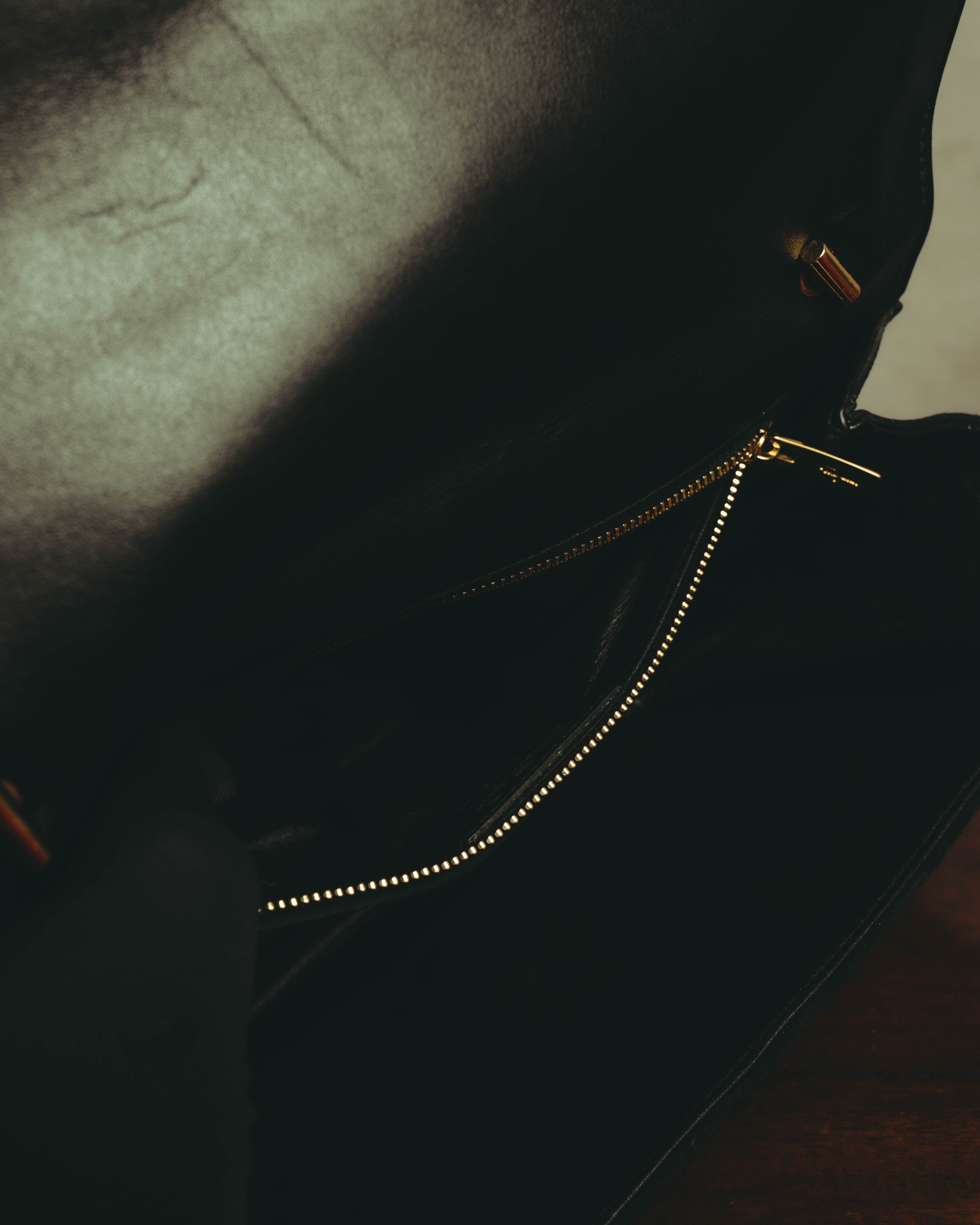 -SPECIAL- "Salvatore Ferragamo" 10's Elegant suede chain shoulder bag