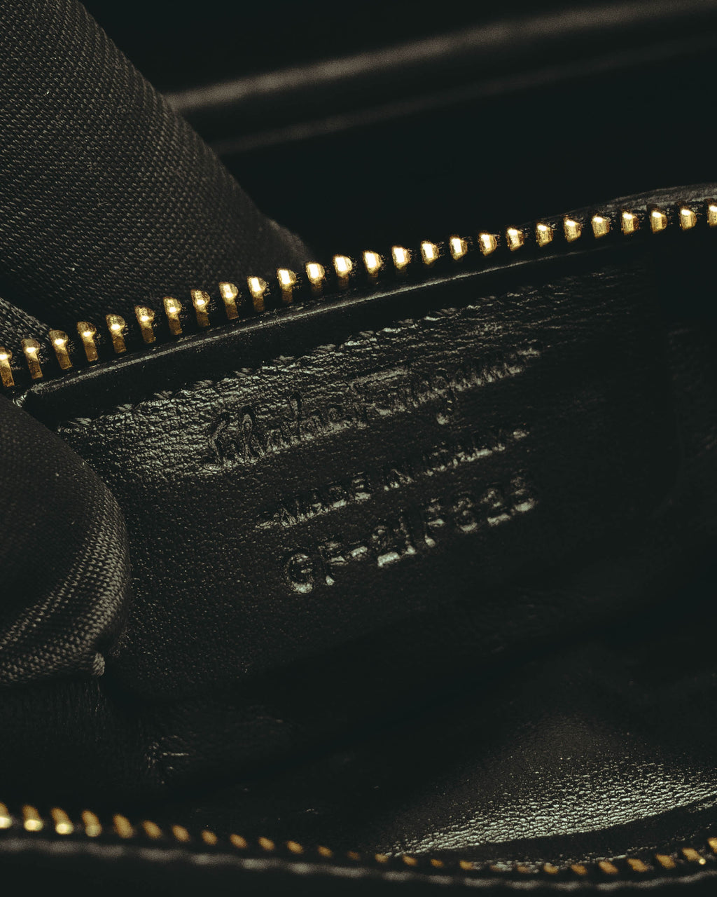 -SPECIAL- "Salvatore Ferragamo" 10's Elegant suede chain shoulder bag