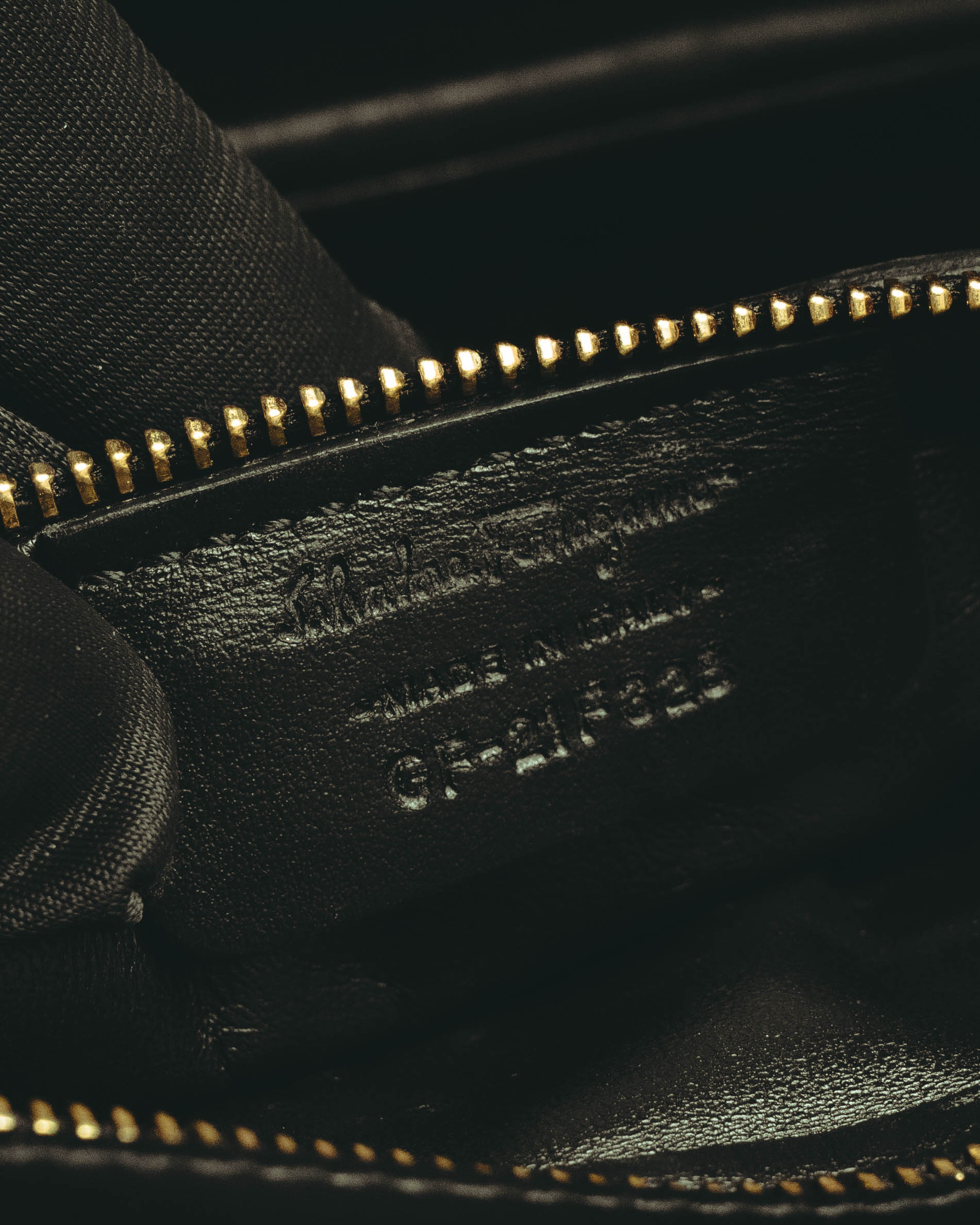 -SPECIAL- "Salvatore Ferragamo" 10's Elegant suede chain shoulder bag