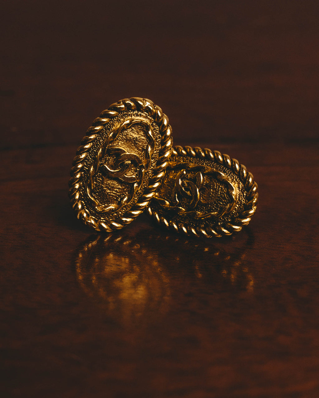 -SPECIAL- "CHANEL" 70's-80's Sculptural oval clip-on earrings