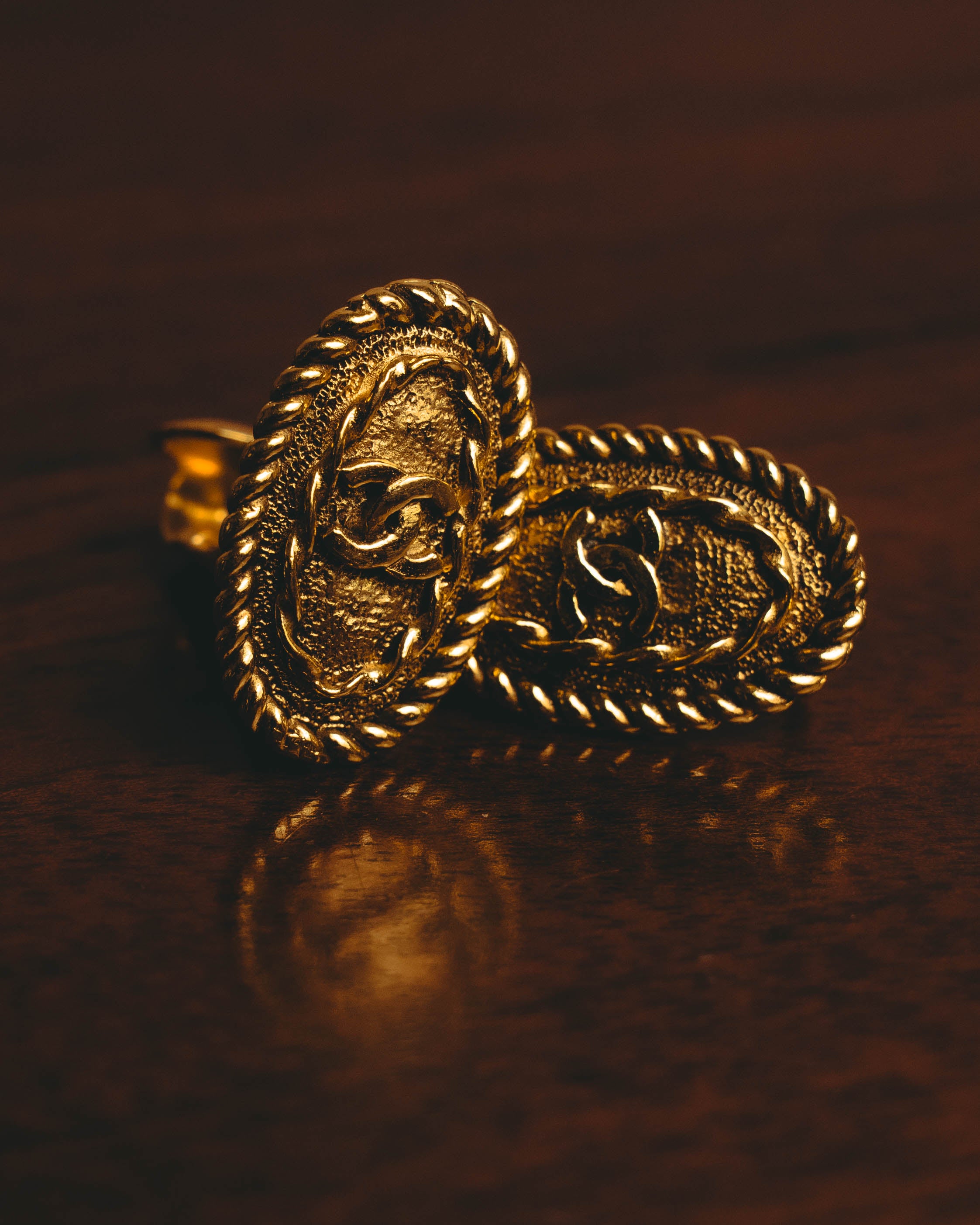 -SPECIAL- "CHANEL" 70's-80's Sculptural oval clip-on earrings