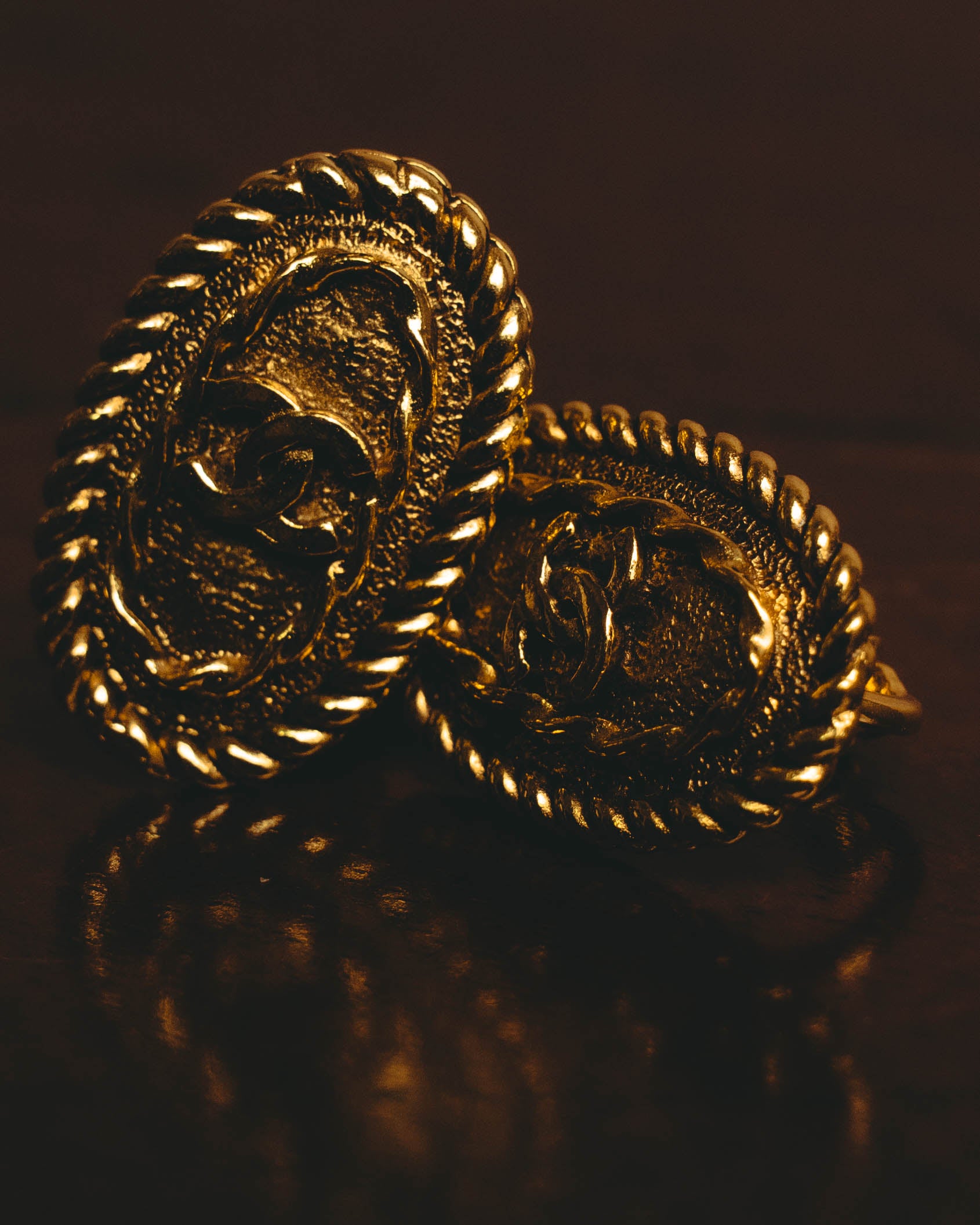 -SPECIAL- "CHANEL" 70's-80's Sculptural oval clip-on earrings