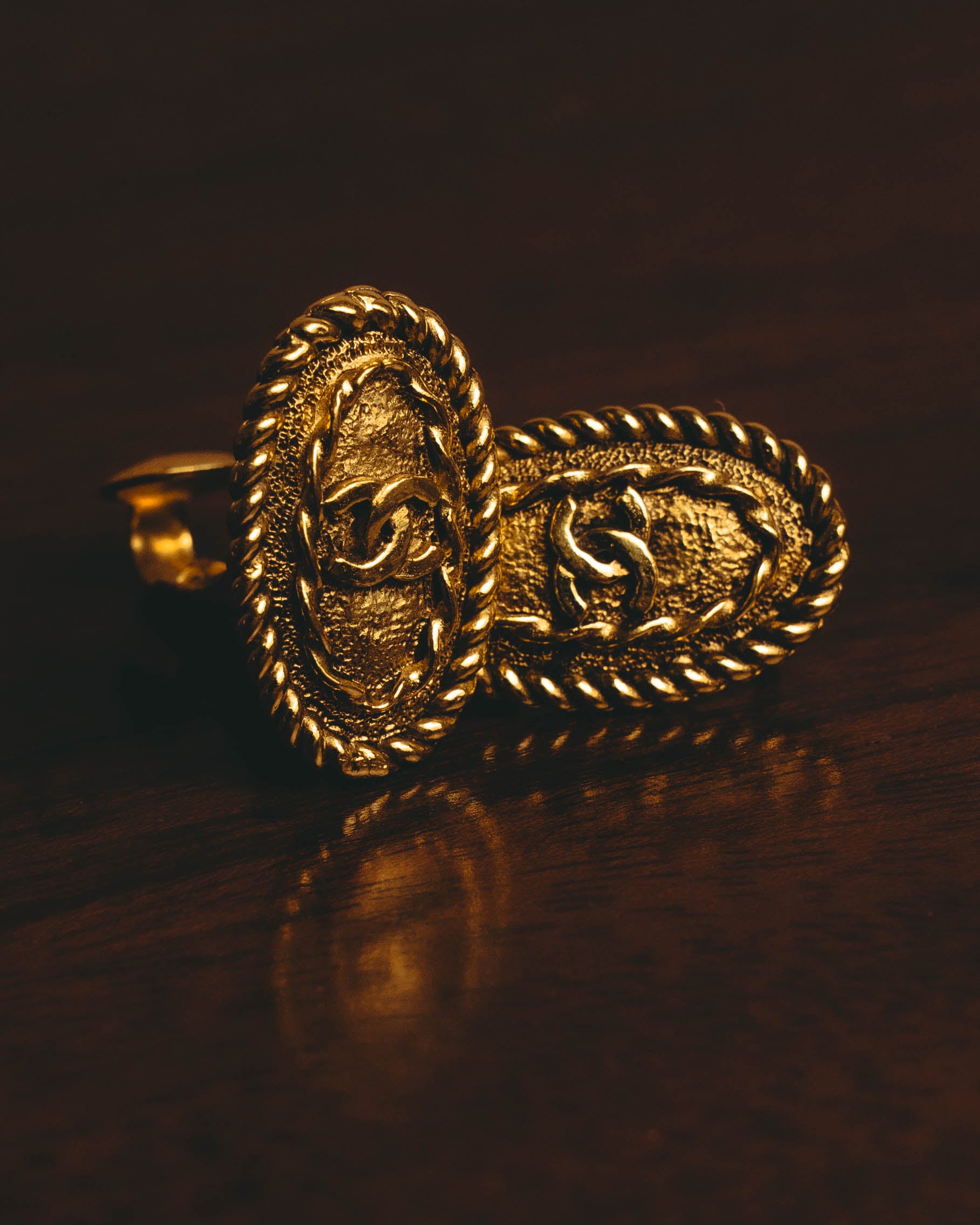 -SPECIAL- "CHANEL" 70's-80's Sculptural oval clip-on earrings