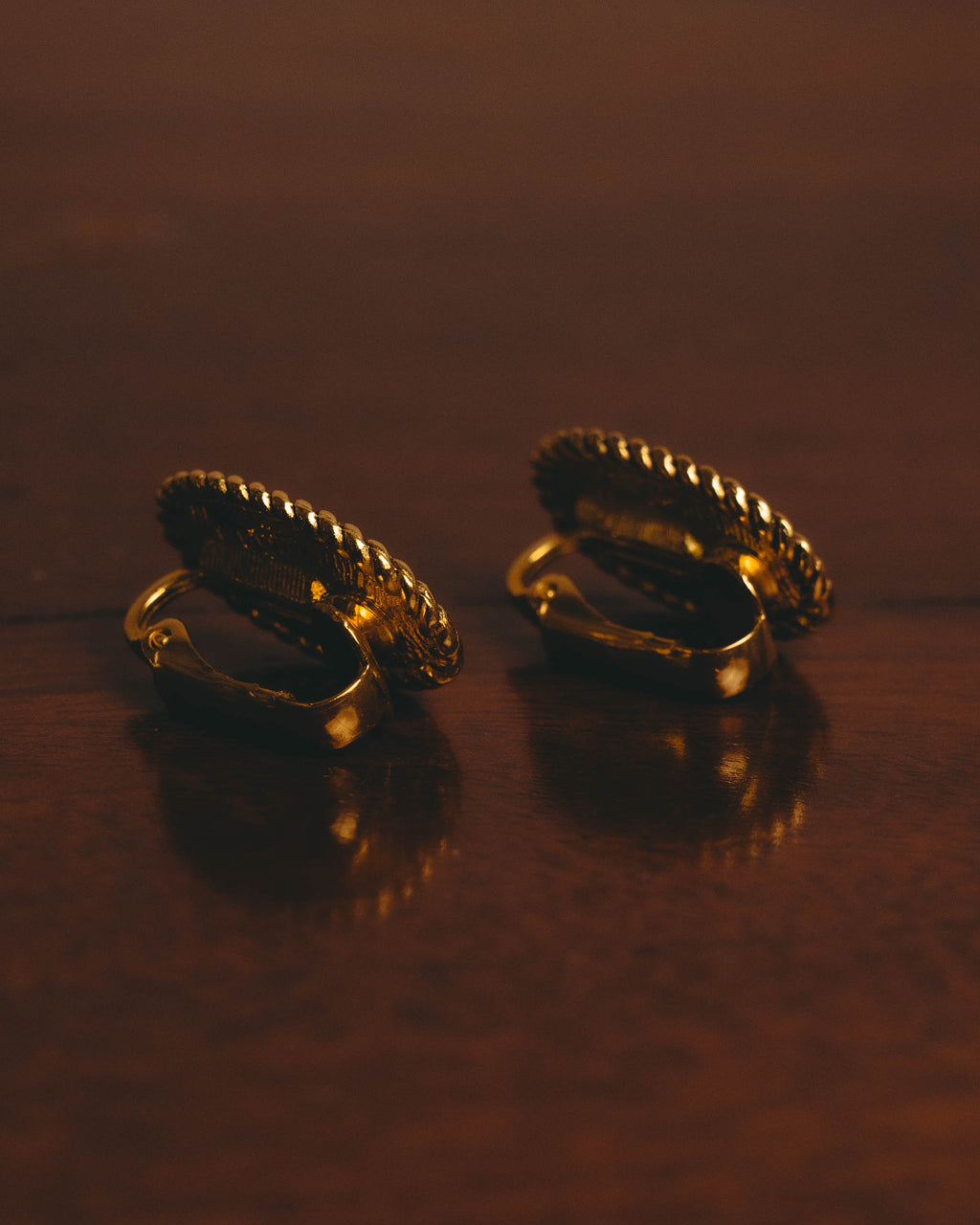 -SPECIAL- "CHANEL" 70's-80's Sculptural oval clip-on earrings