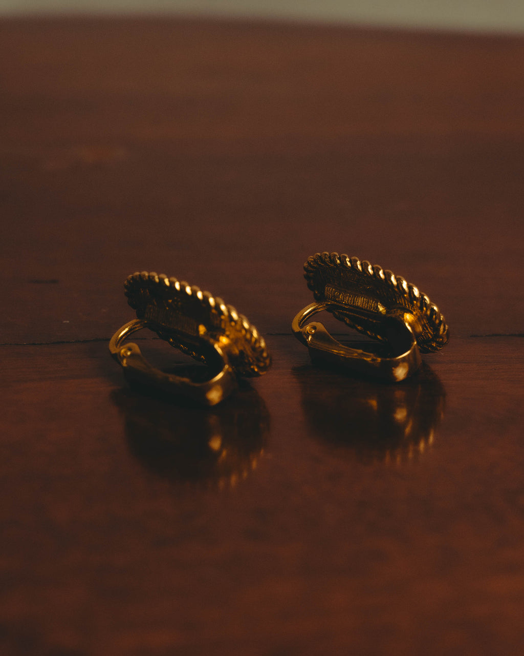 -SPECIAL- "CHANEL" 70's-80's Sculptural oval clip-on earrings