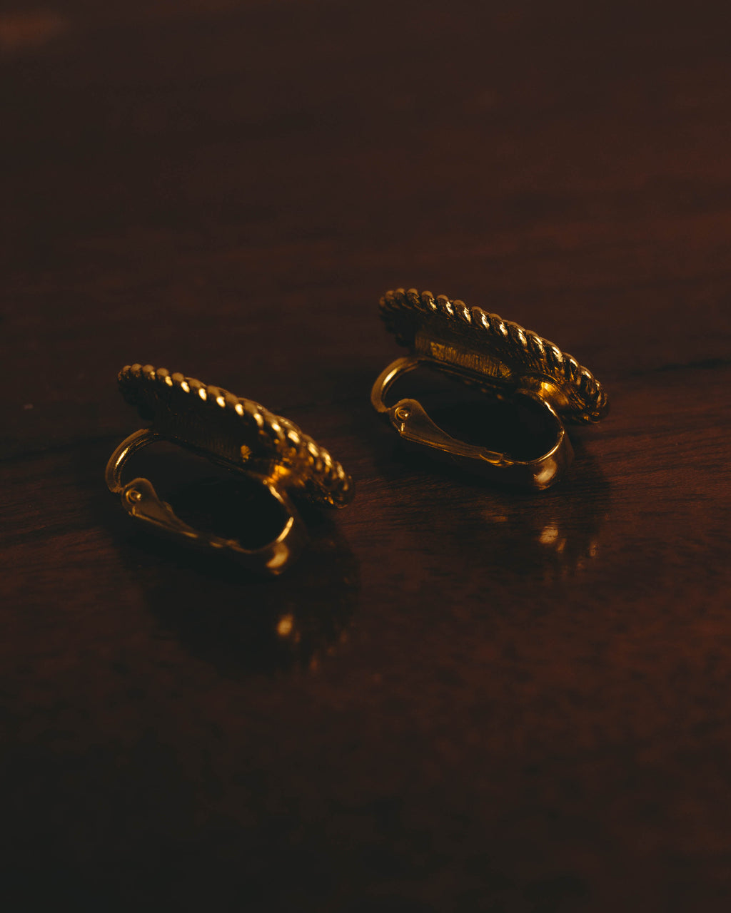 -SPECIAL- "CHANEL" 70's-80's Sculptural oval clip-on earrings