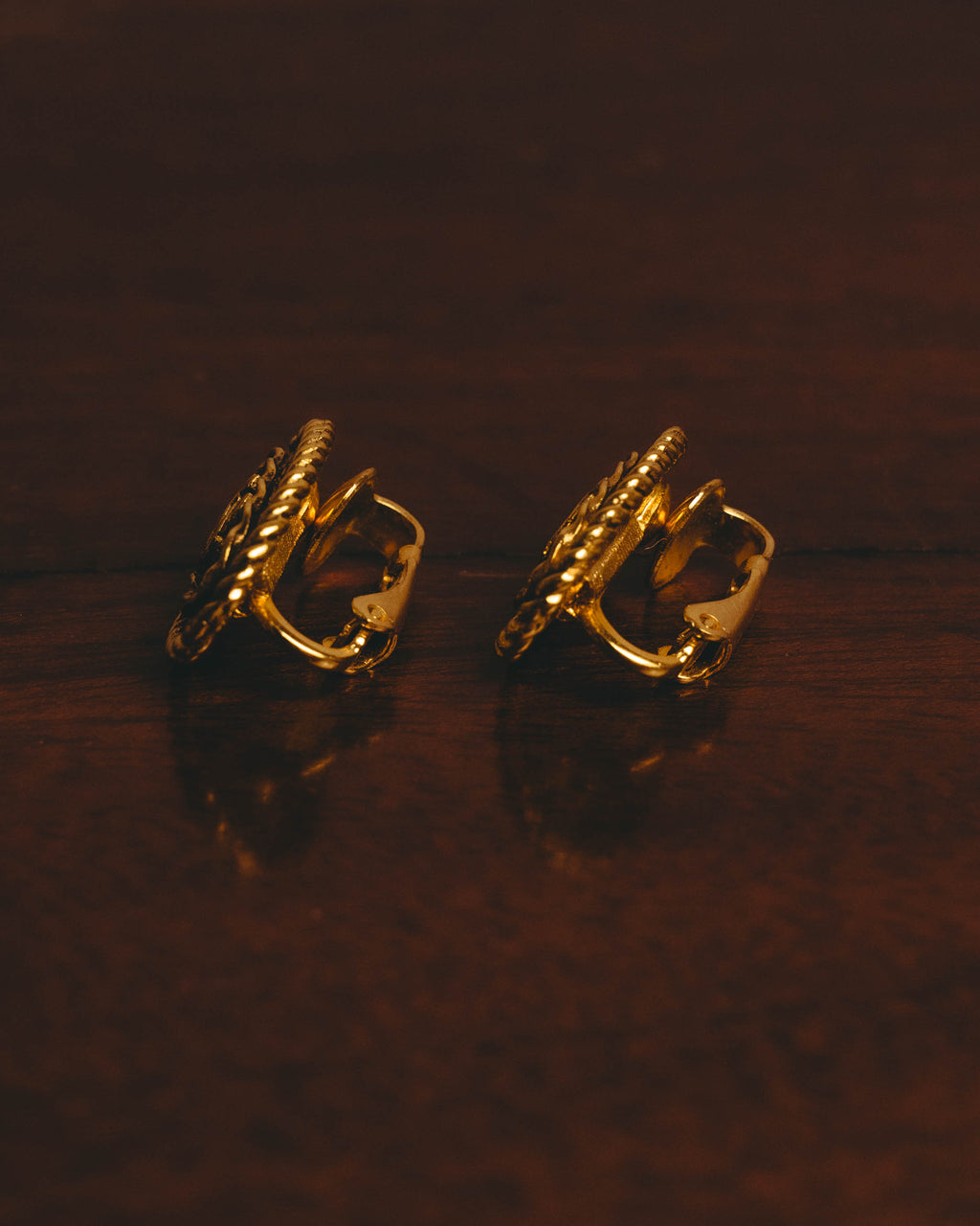 -SPECIAL- "CHANEL" 70's-80's Sculptural oval clip-on earrings
