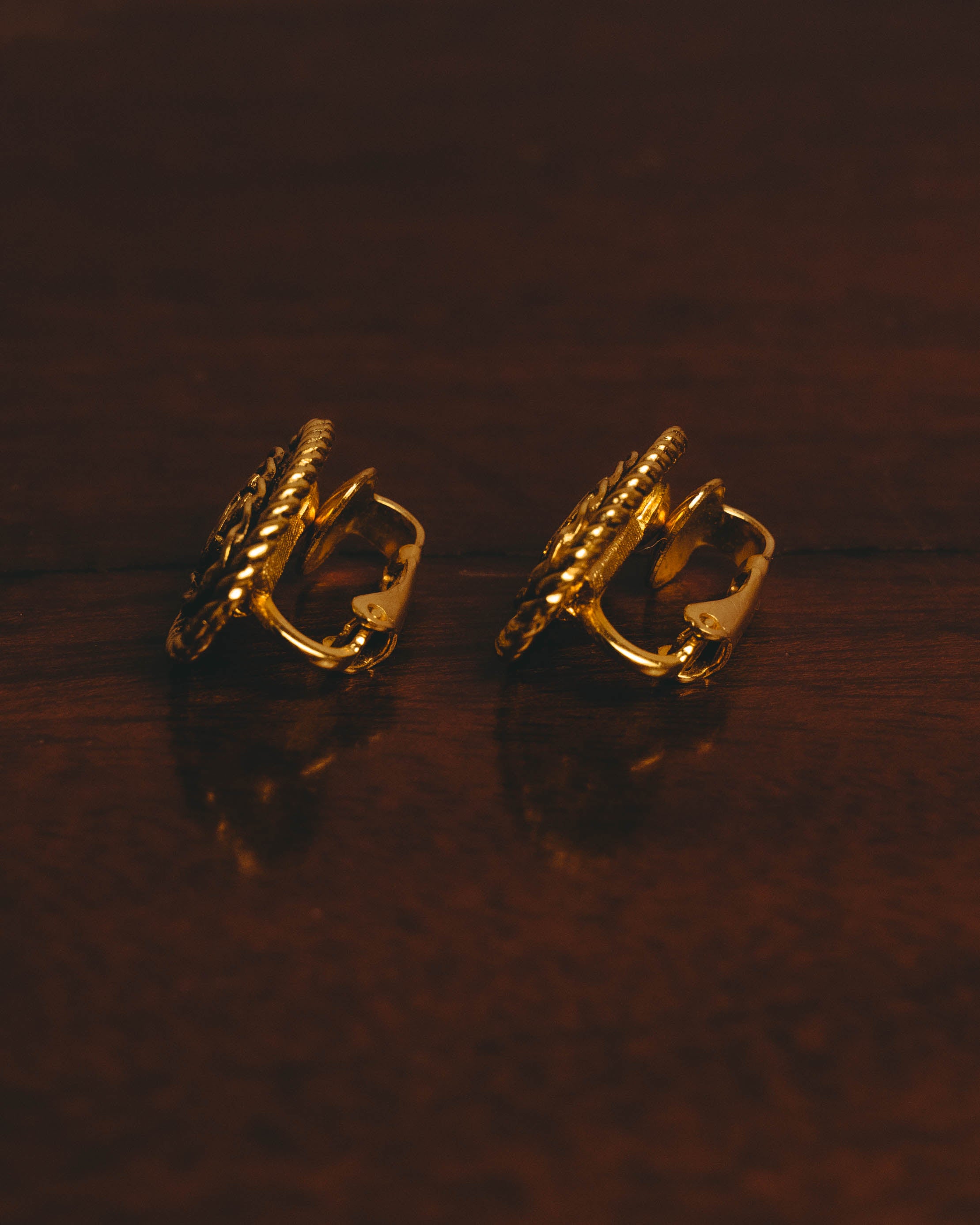 -SPECIAL- "CHANEL" 70's-80's Sculptural oval clip-on earrings