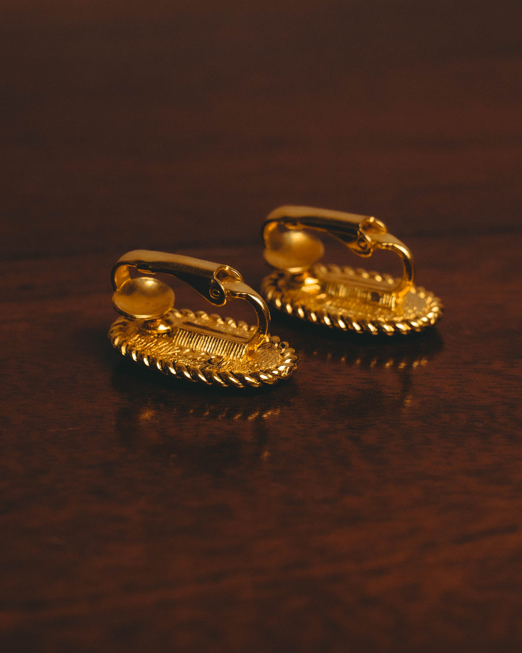 -SPECIAL- "CHANEL" 70's-80's Sculptural oval clip-on earrings