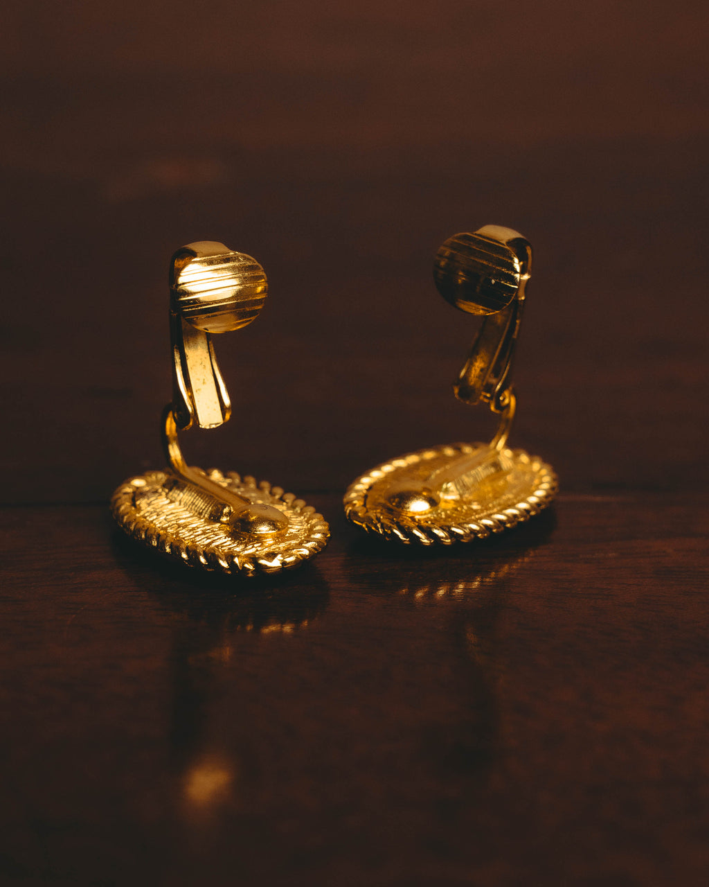 -SPECIAL- "CHANEL" 70's-80's Sculptural oval clip-on earrings