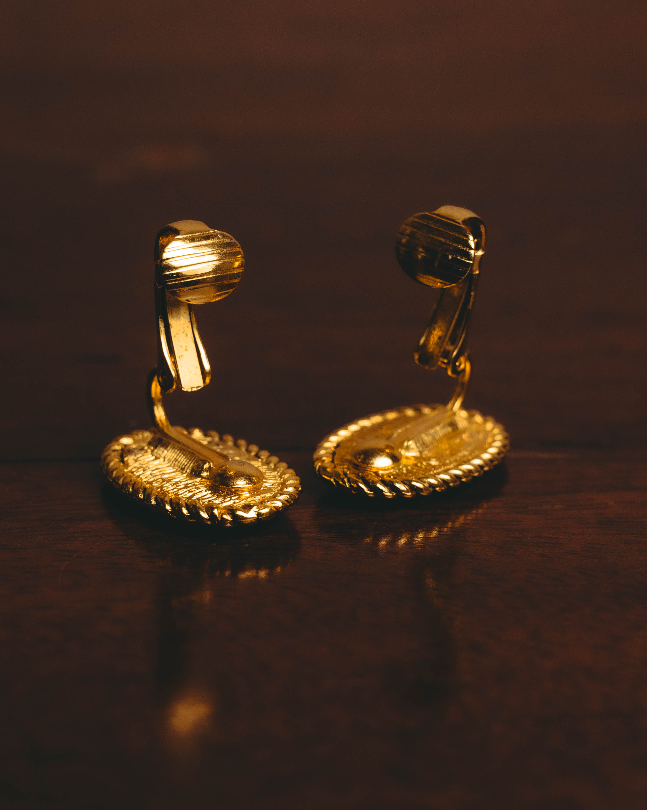 -SPECIAL- "CHANEL" 70's-80's Sculptural oval clip-on earrings