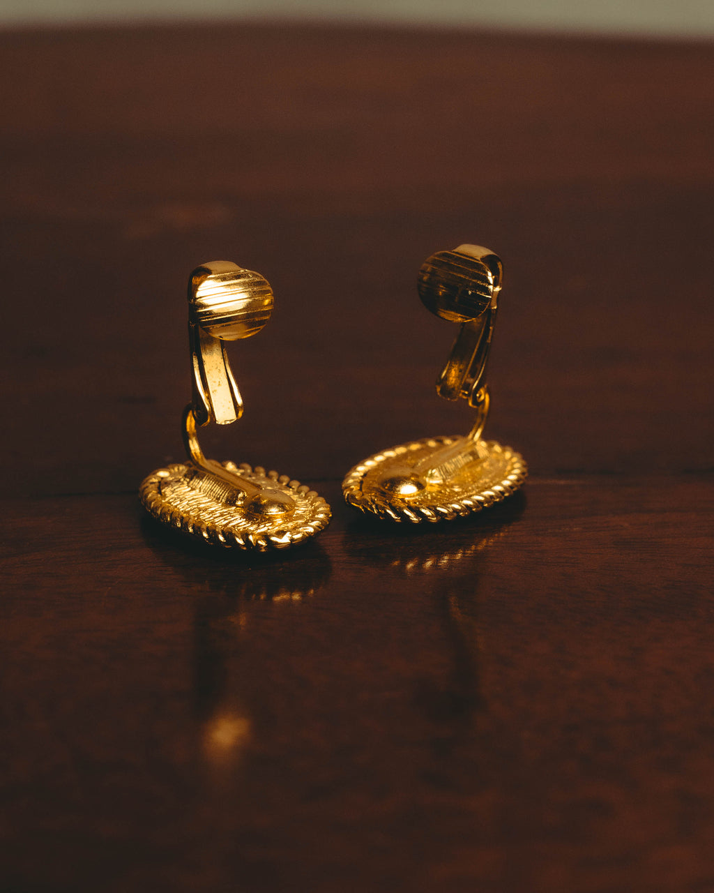 -SPECIAL- "CHANEL" 70's-80's Sculptural oval clip-on earrings