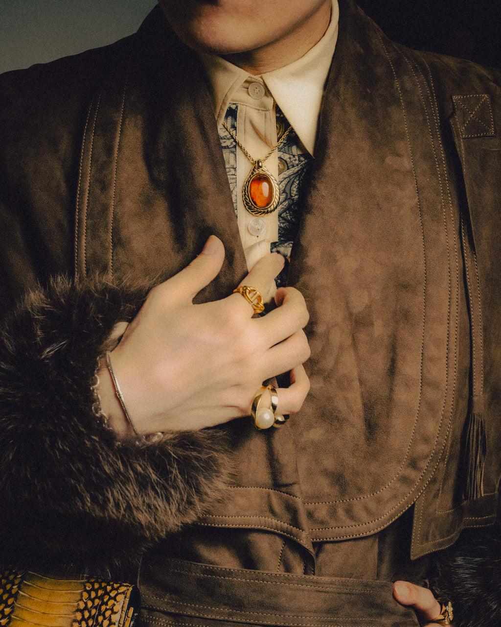 -SPECIAL- “DIOR” 20’s Cd navy sculptural gold tone link ring