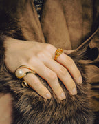 -SPECIAL- “DIOR” 20’s Cd navy sculptural gold tone link ring
