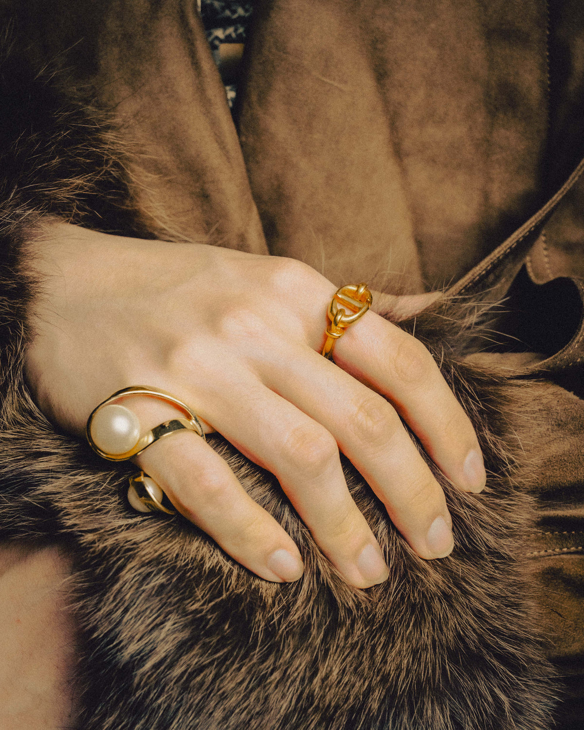 -SPECIAL- “DIOR” 20’s Cd navy sculptural gold tone link ring
