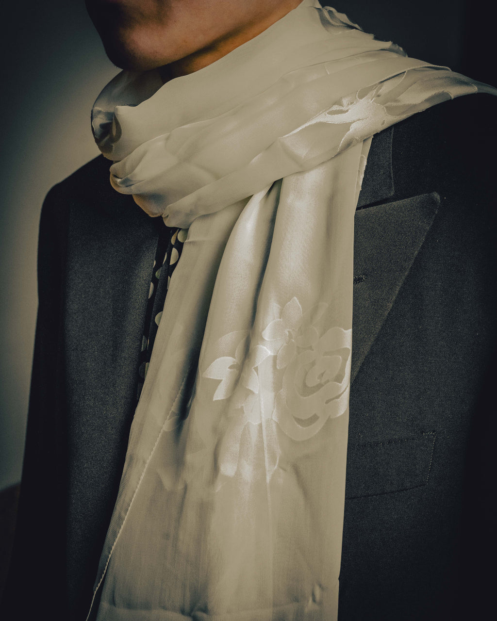 -SPECIAL- “Christian Dior” 90’s-00’s Sheer silk blend rose and ribbon motif scarf