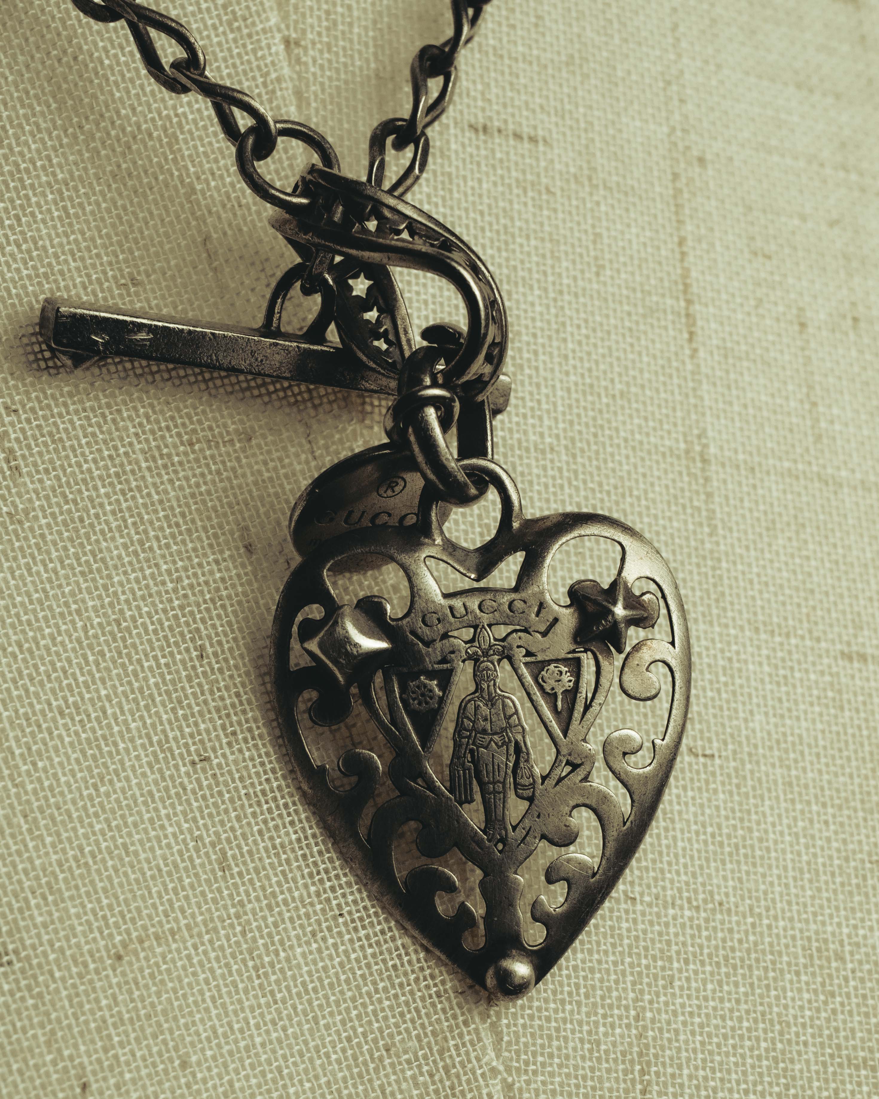 GUCCI” 2008-2009 Hysteria crest heart sterling silver necklace – MOOD