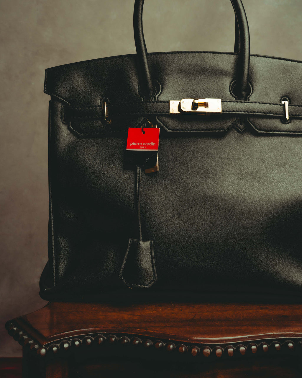 -SPECIAL- “Pierre Cardin” 90’s-00’s Belted flap leather top handle bag