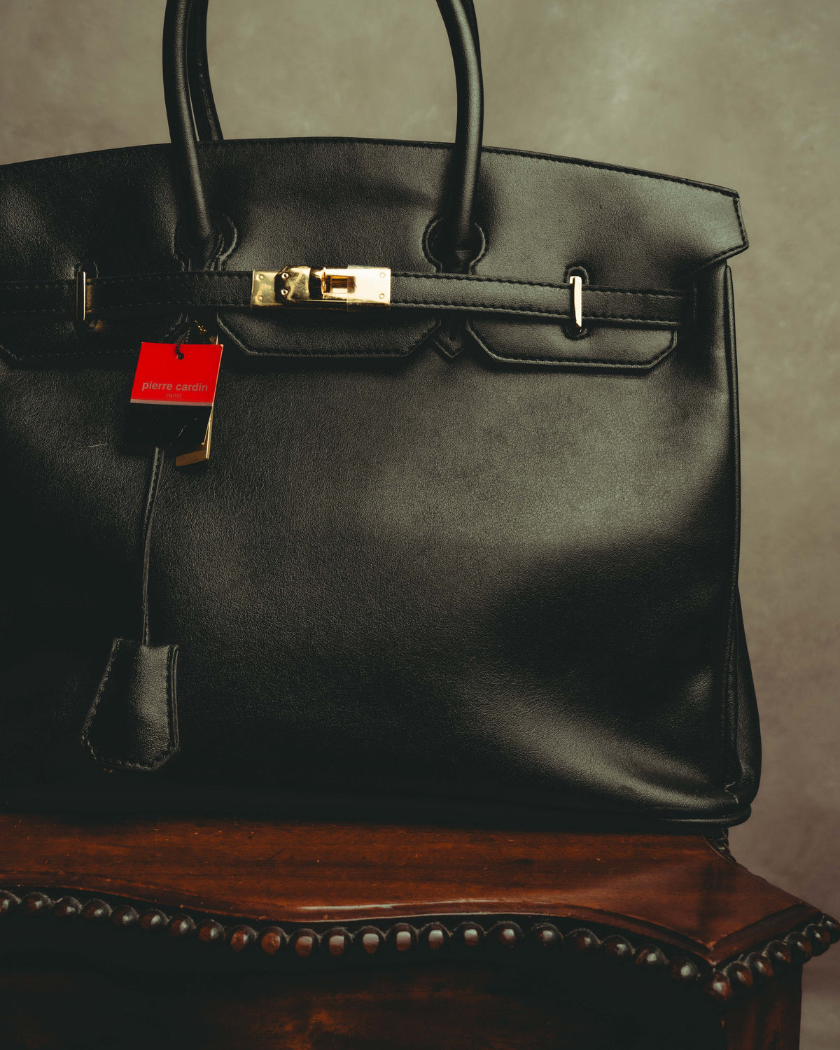 -SPECIAL- “Pierre Cardin” 90’s-00’s Belted flap leather top handle bag