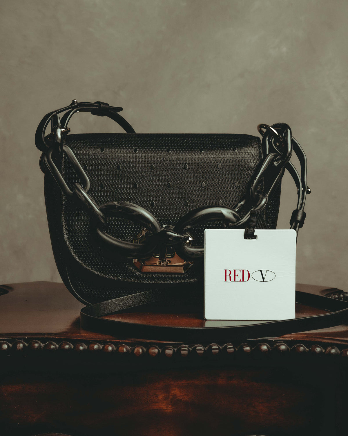 -SPECIAL- “RED VALENTINO” 20’s Minimaxi chain textured leather crossbody bag