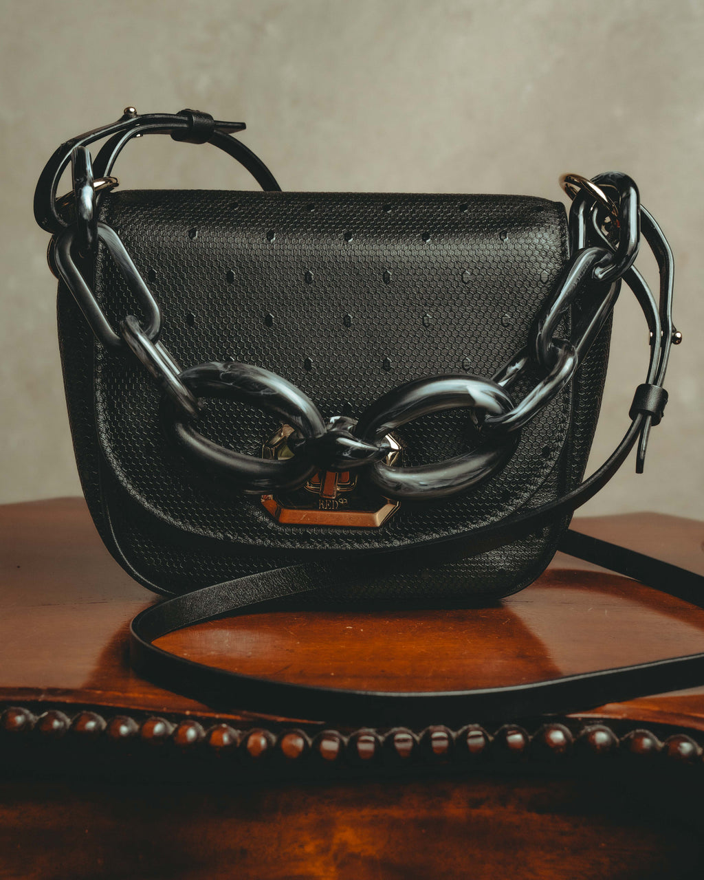 -SPECIAL- “RED VALENTINO” 20’s Minimaxi chain textured leather crossbody bag
