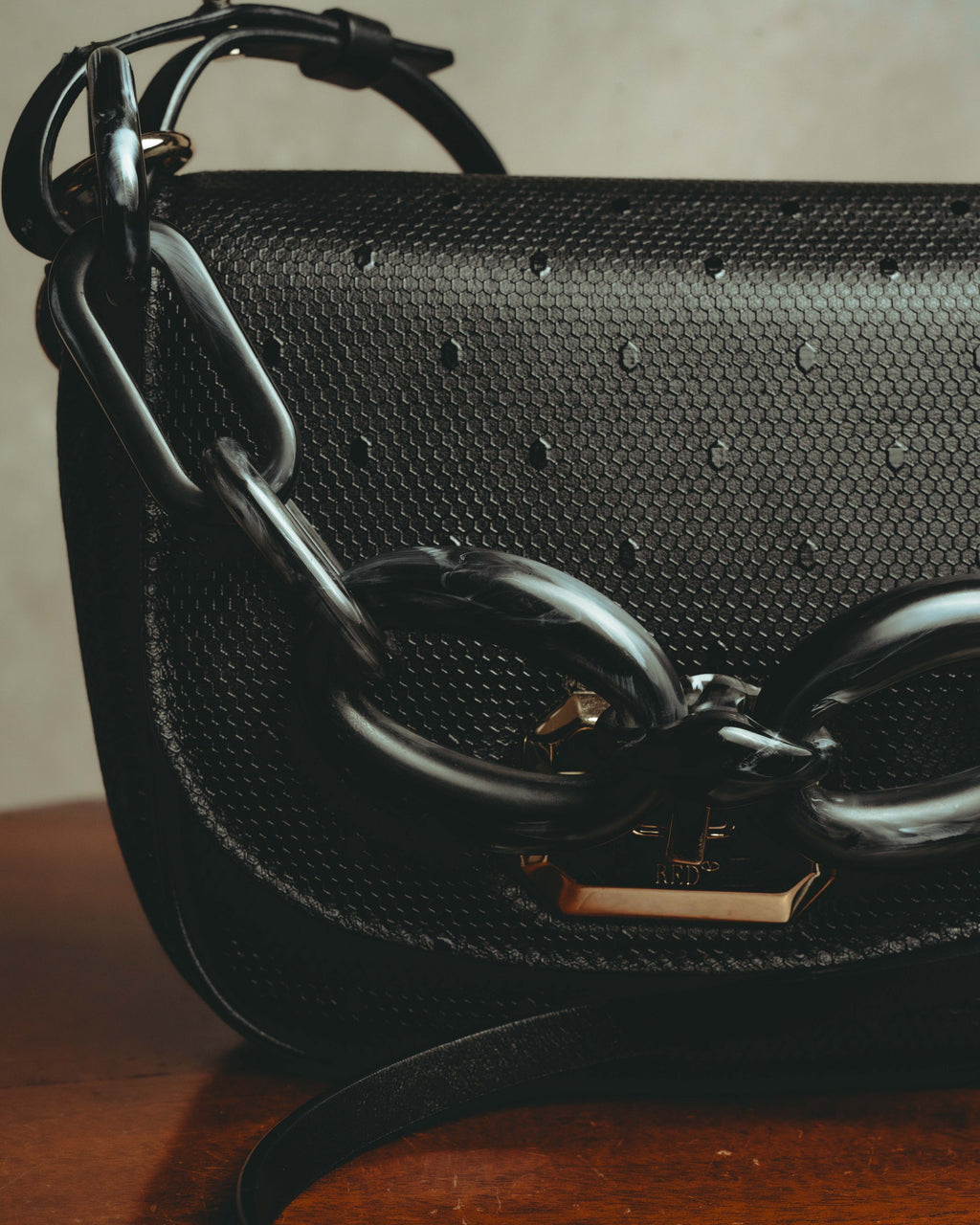 -SPECIAL- “RED VALENTINO” 20’s Minimaxi chain textured leather crossbody bag