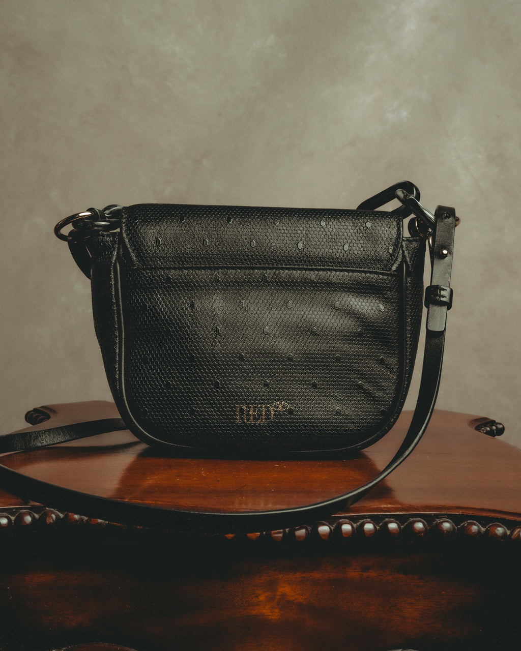 -SPECIAL- “RED VALENTINO” 20’s Minimaxi chain textured leather crossbody bag