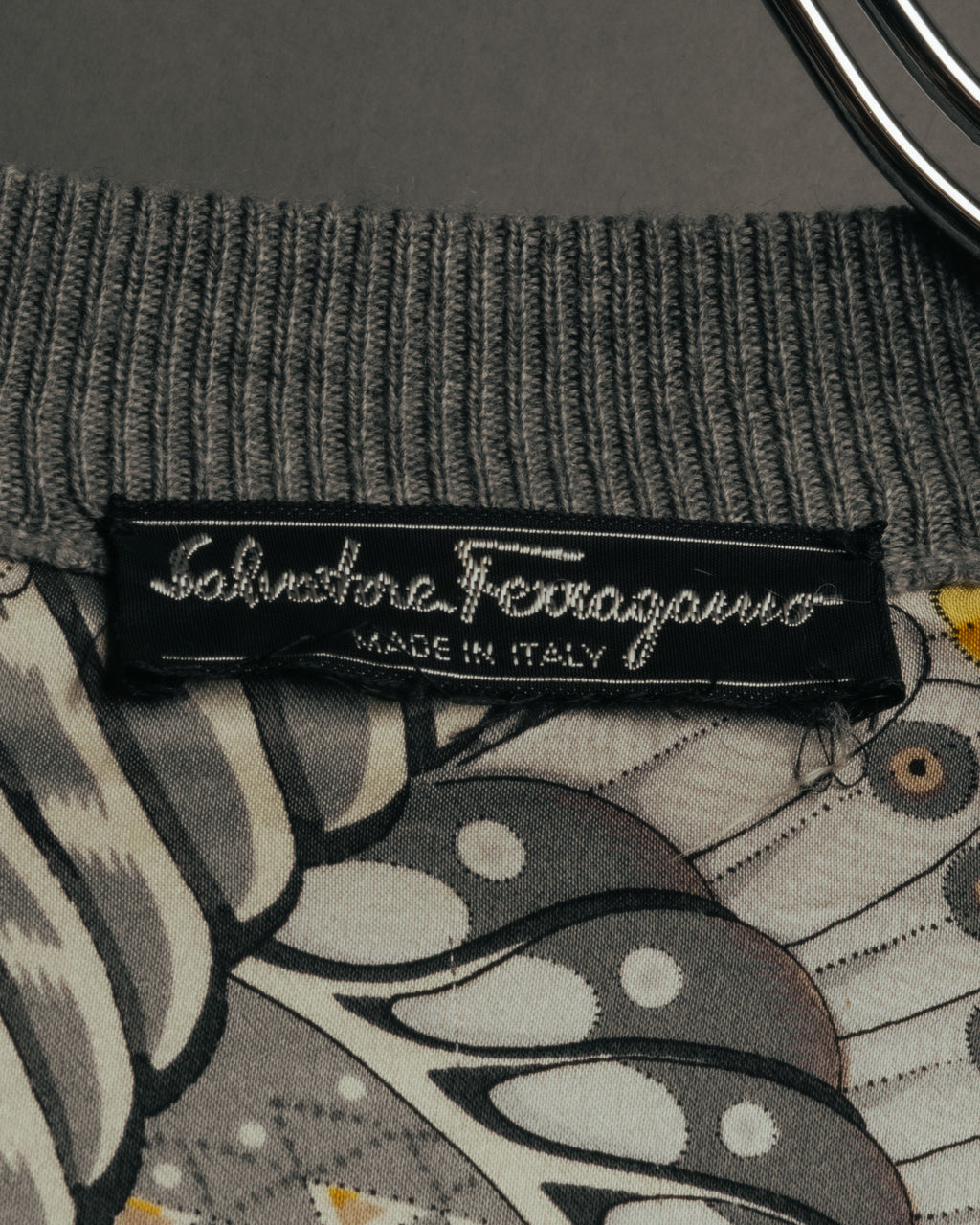 “Salvatore Ferragamo” 90’s-00’s Reversible silk panel wool cardigan