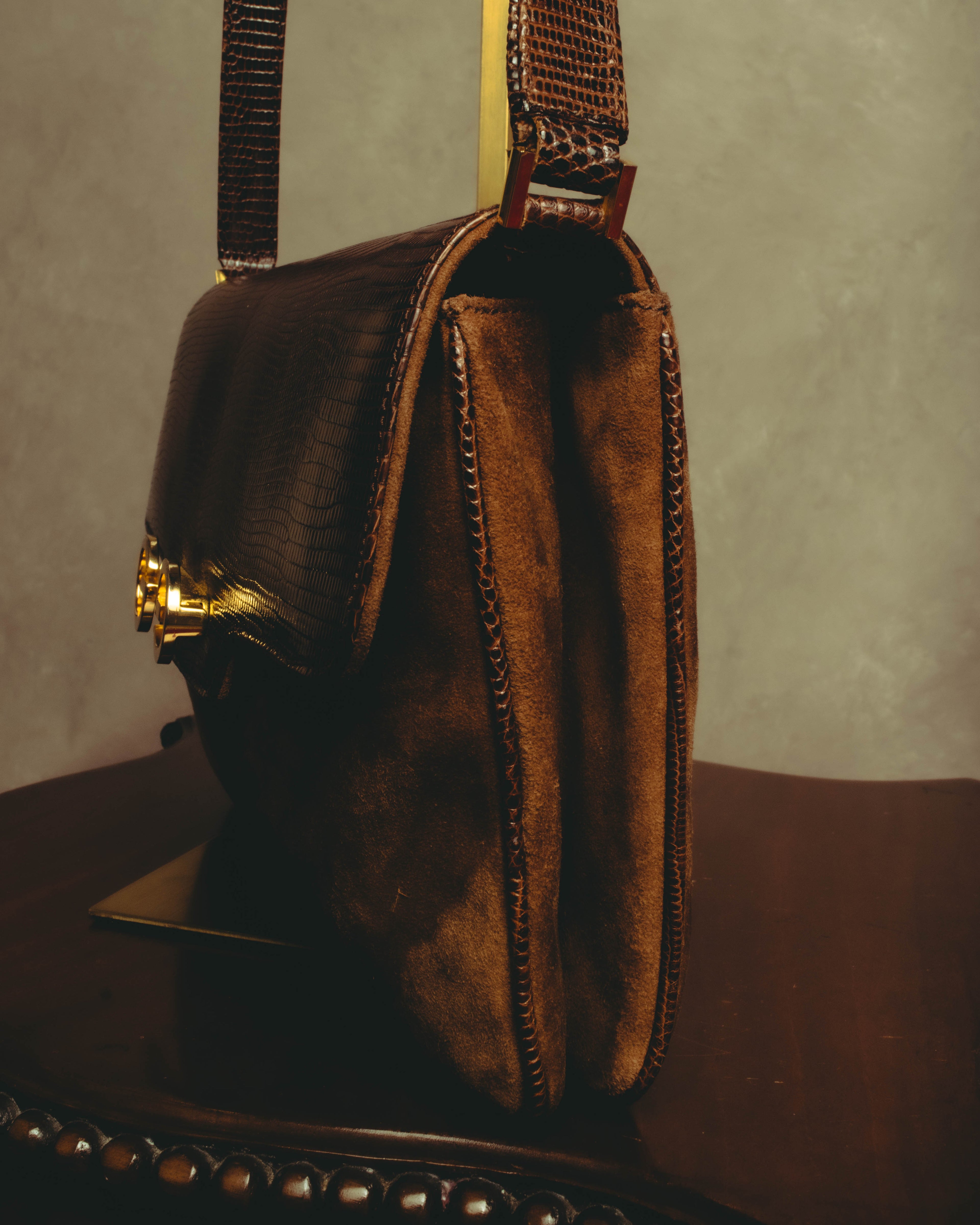–SPECIAL– "GUCCI" 70's Classic horsebit shoulder bag