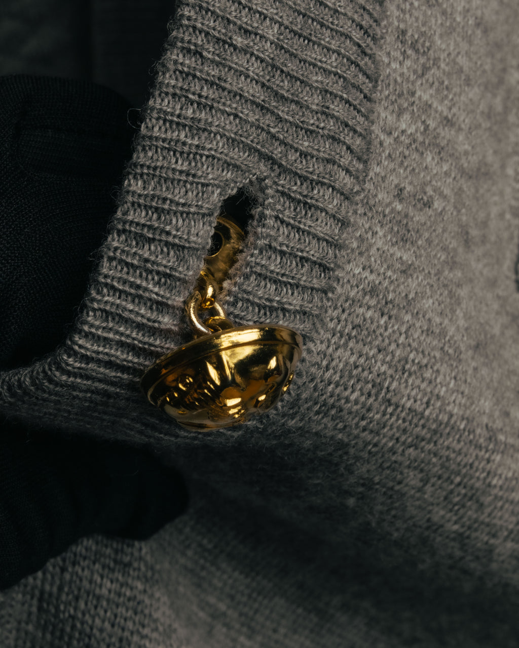 “Salvatore Ferragamo” 90’s-00’s Reversible silk panel wool cardigan