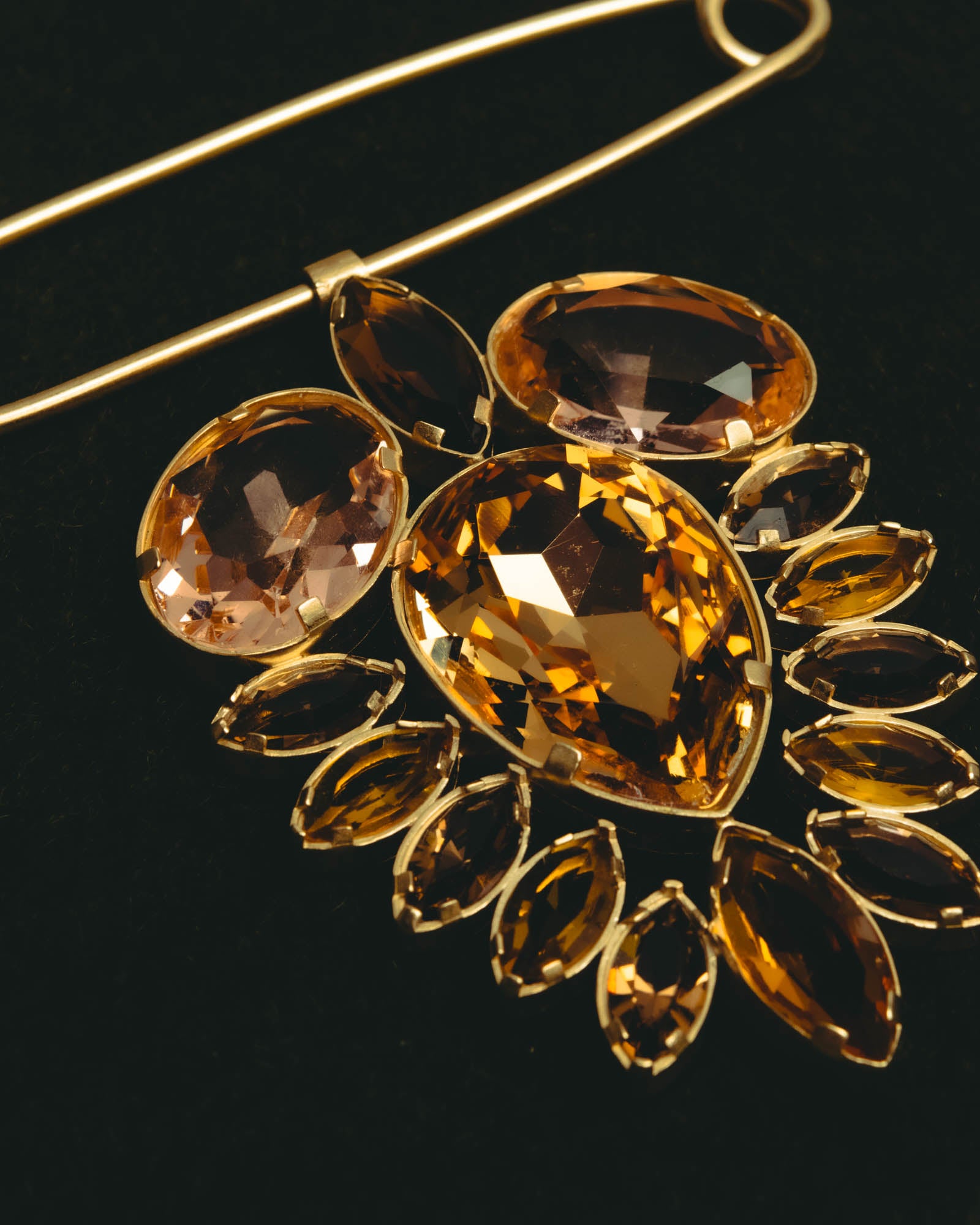 “Maison Margiela” 2020’s gold-tone crystal floral safety-pin brooch