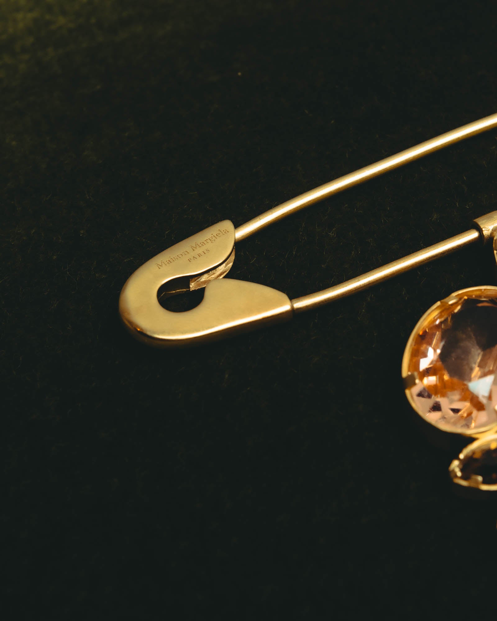 “Maison Margiela” 2020’s gold-tone crystal floral safety-pin brooch