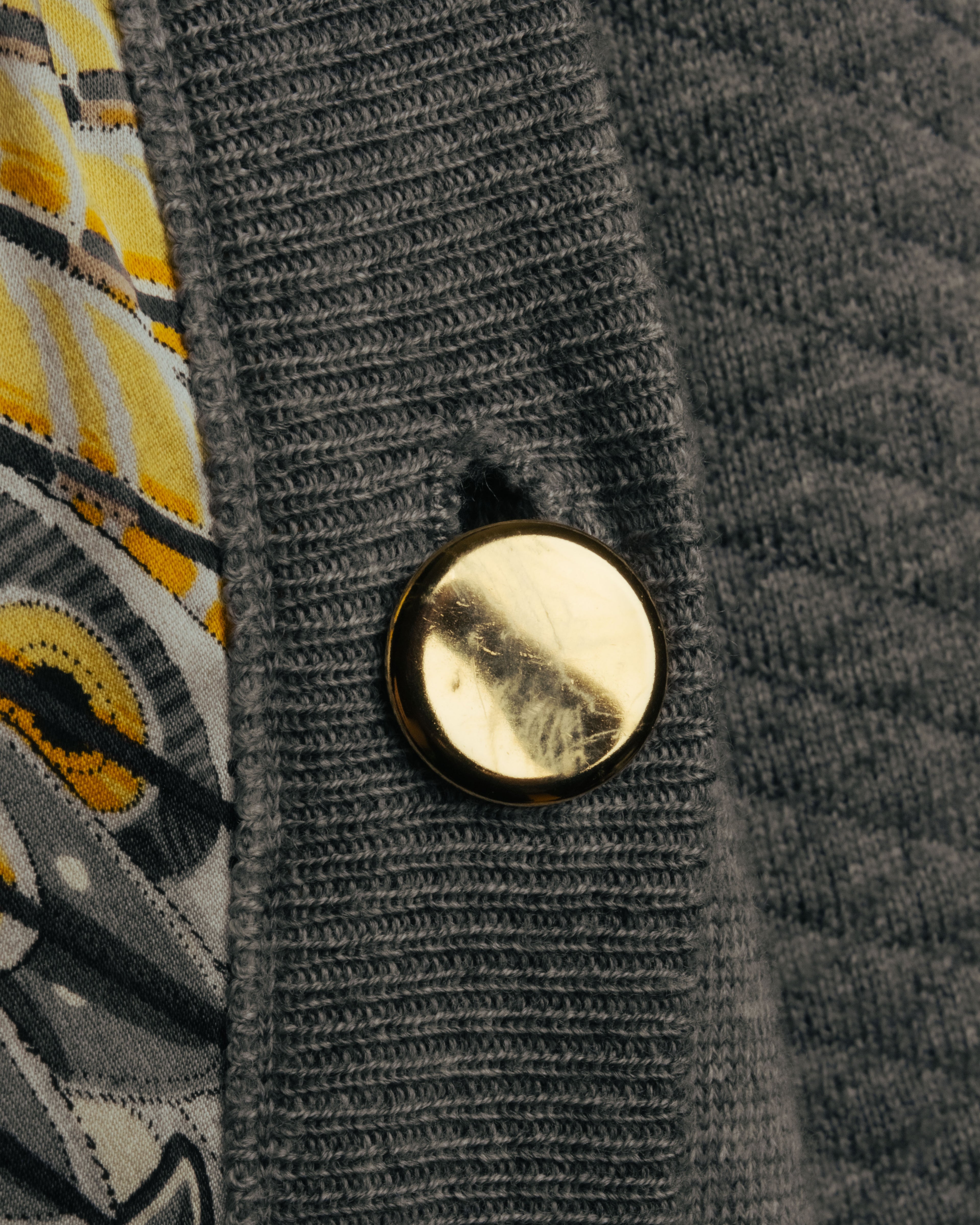 “Salvatore Ferragamo” 90’s-00’s Reversible silk panel wool cardigan