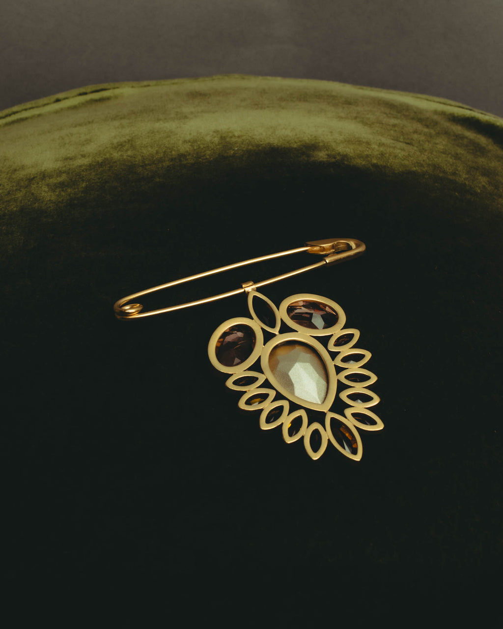 “Maison Margiela” 2020’s gold-tone crystal floral safety-pin brooch