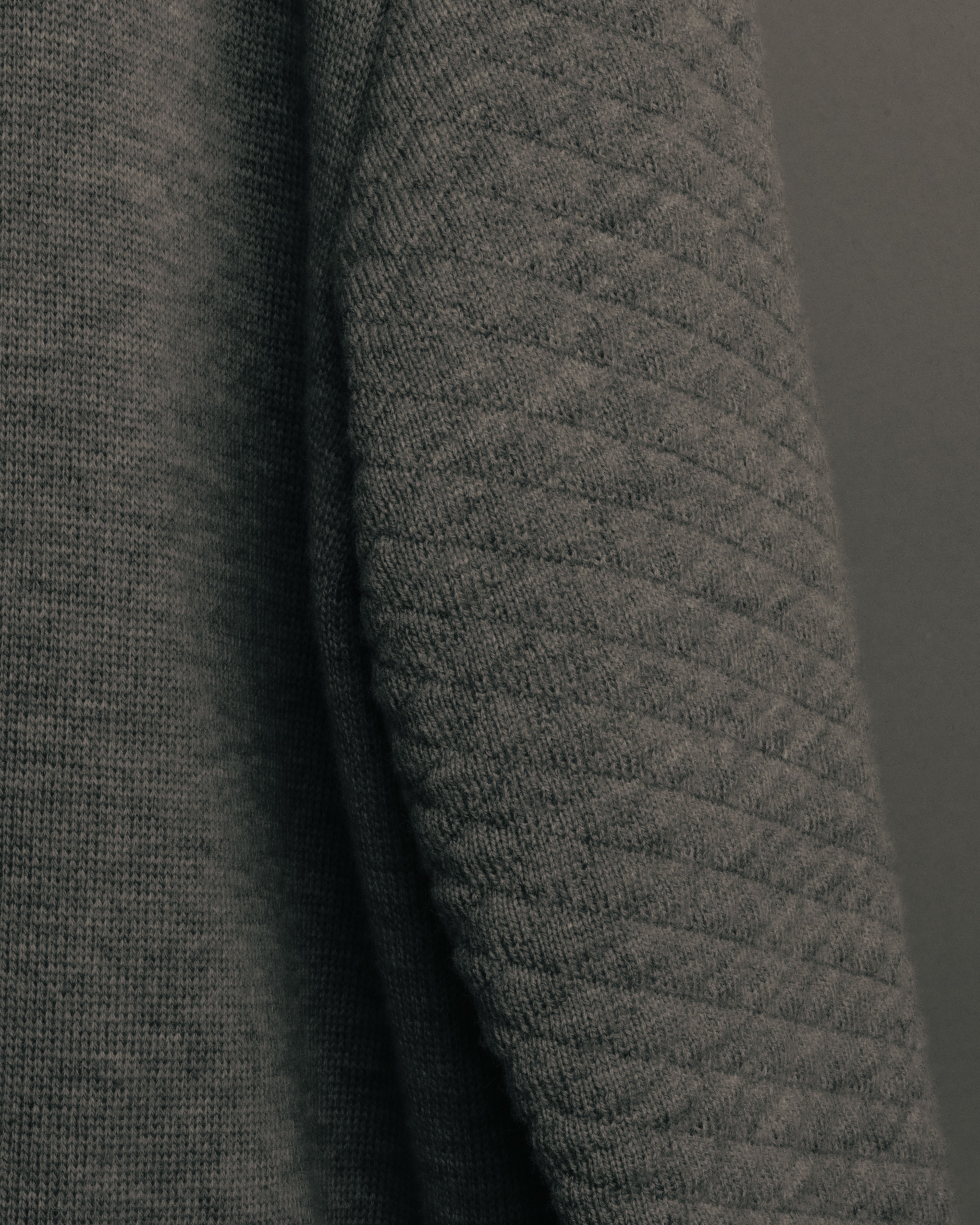 “Salvatore Ferragamo” 90’s-00’s Reversible silk panel wool cardigan