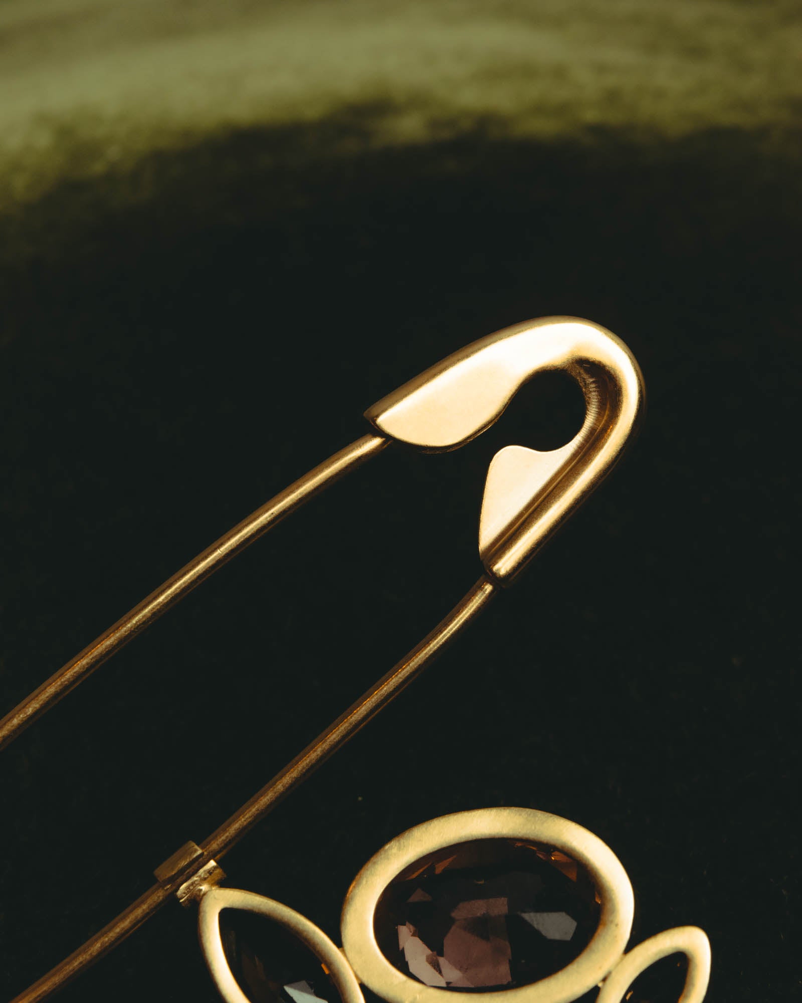“Maison Margiela” 2020’s gold-tone crystal floral safety-pin brooch