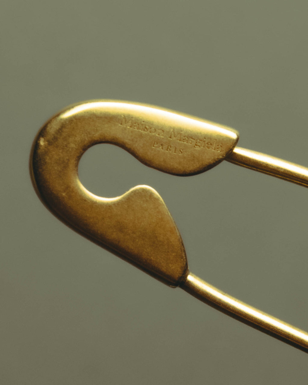 “Maison Margiela” 2020’s gold-tone crystal floral safety-pin brooch