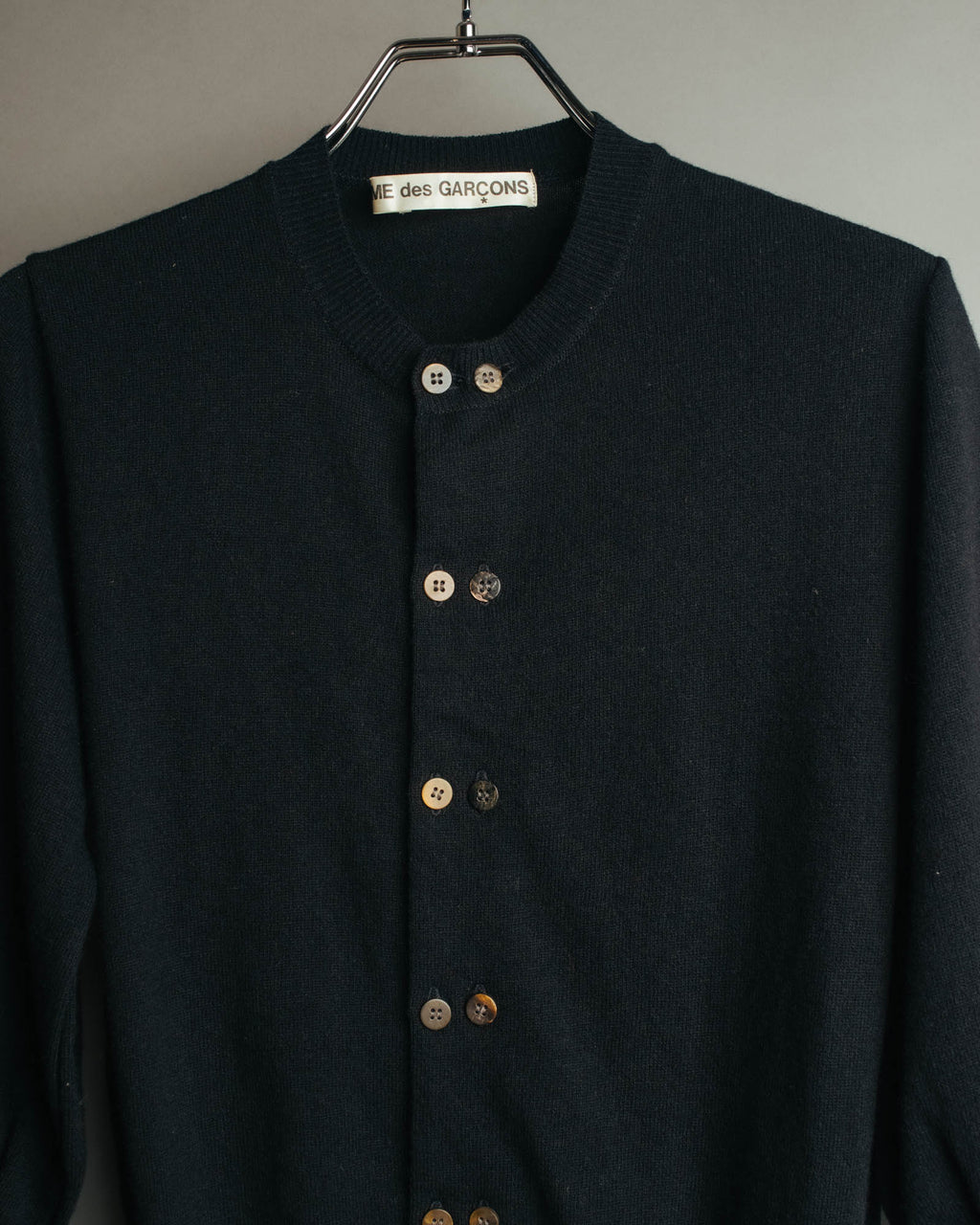 “COMME des GARCONS” 90’s asymmetrical button wool knit cardigan