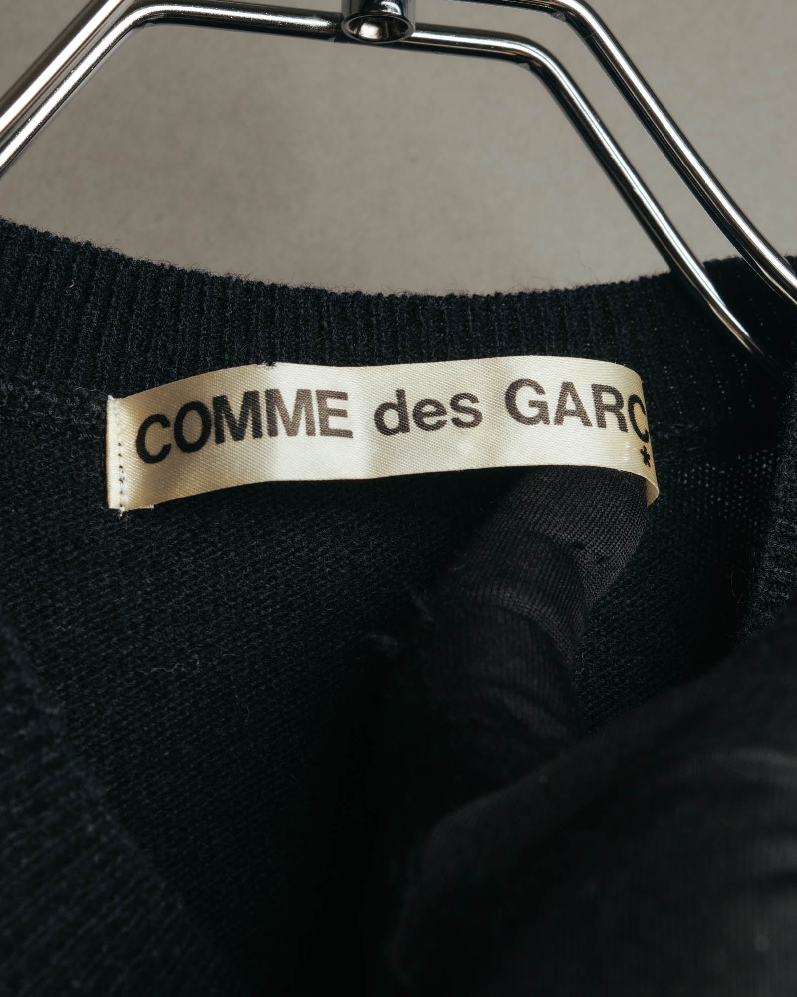 “COMME des GARCONS” 90’s asymmetrical button wool knit cardigan