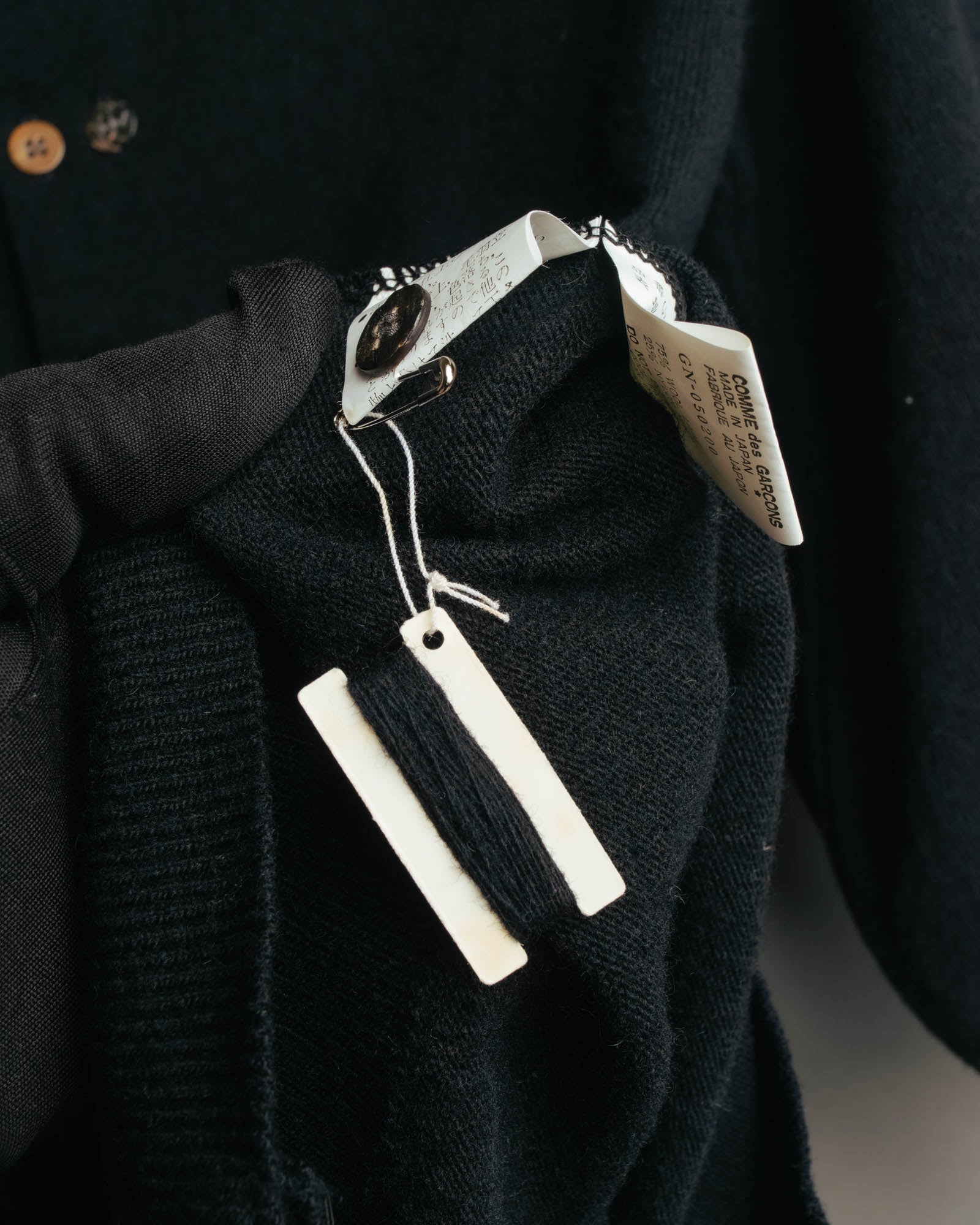 “COMME des GARCONS” 90’s asymmetrical button wool knit cardigan