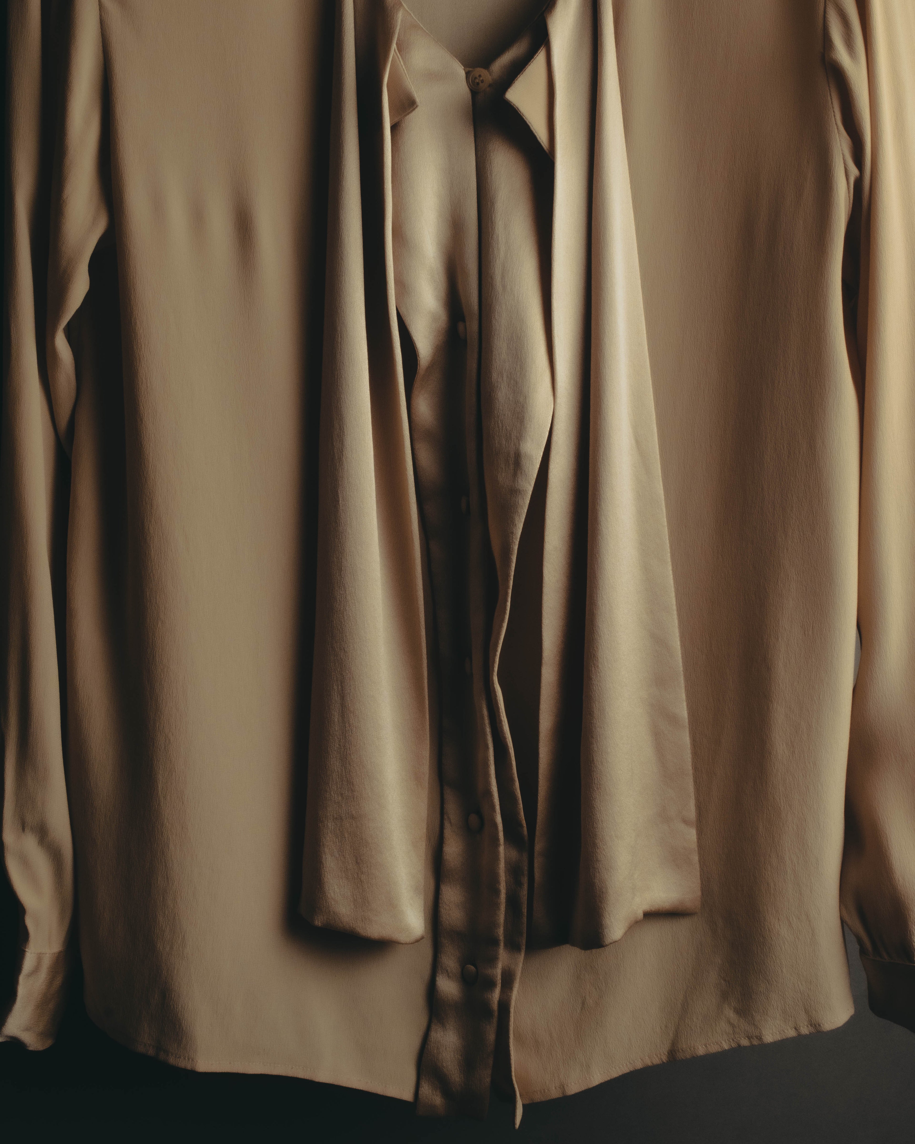 "Chloé" 10's Soft silk bow-tie blouse