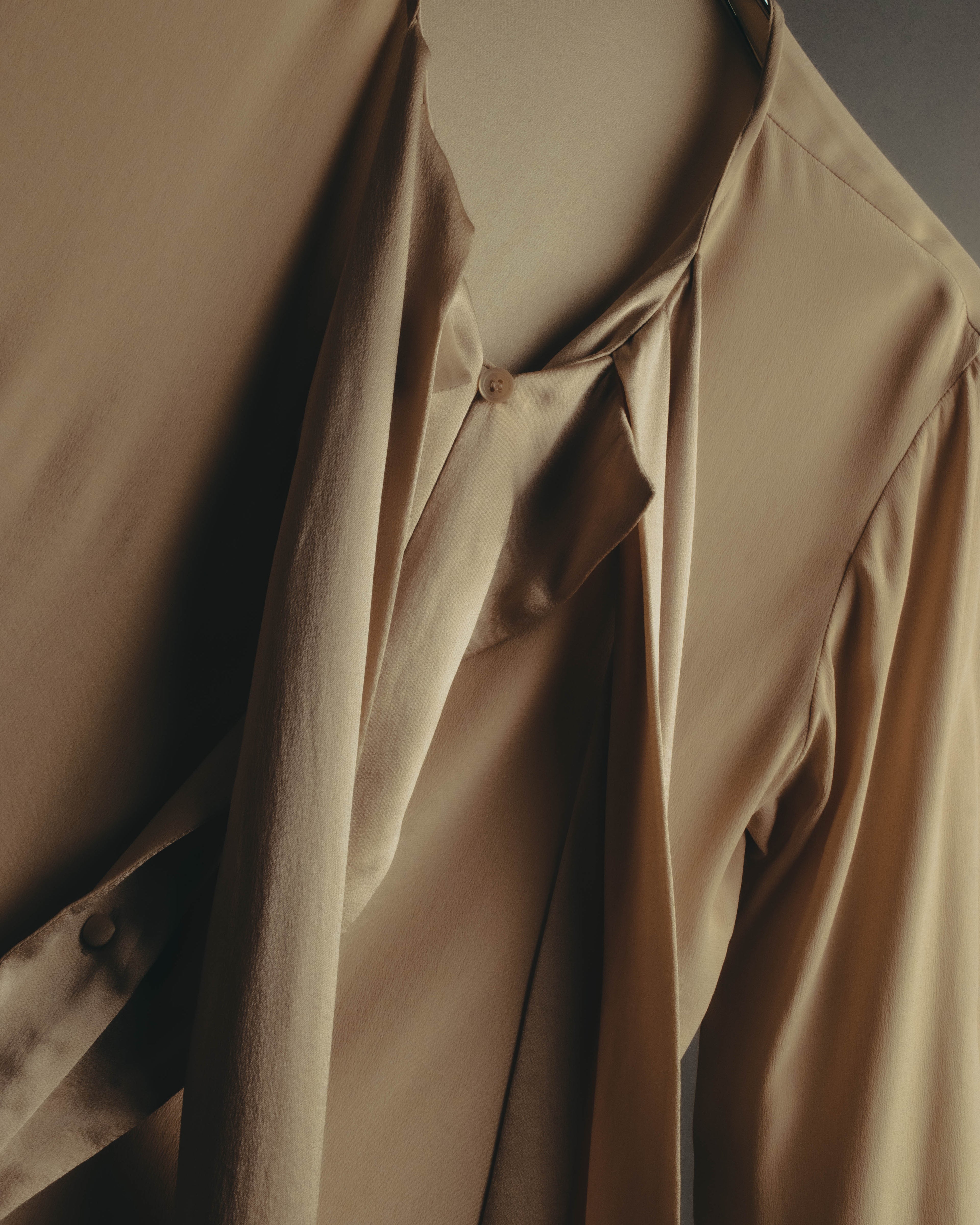 "Chloé" 10's Soft silk bow-tie blouse