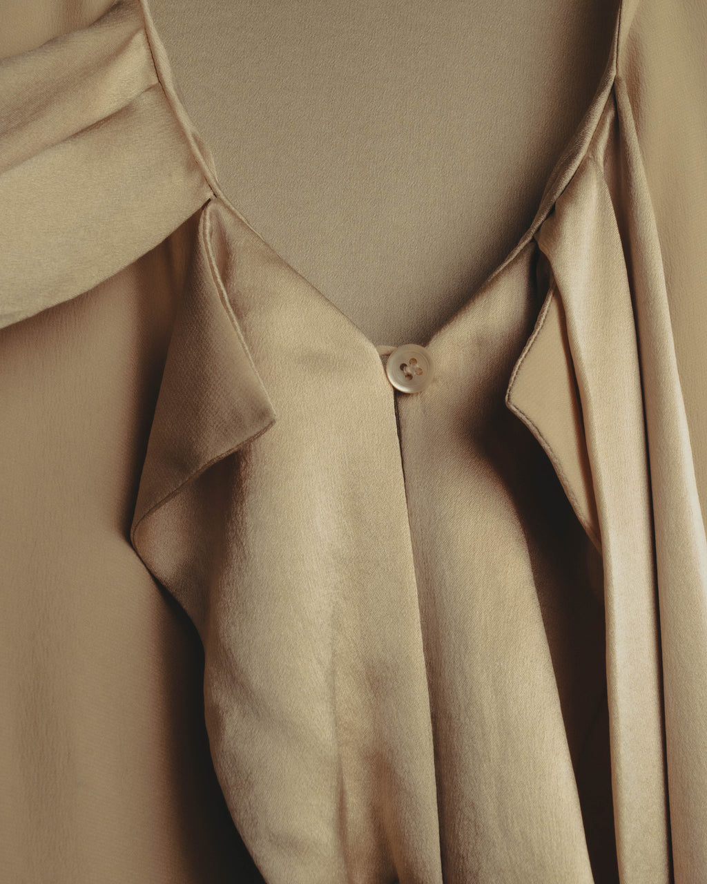 "Chloé" 10's Soft silk bow-tie blouse