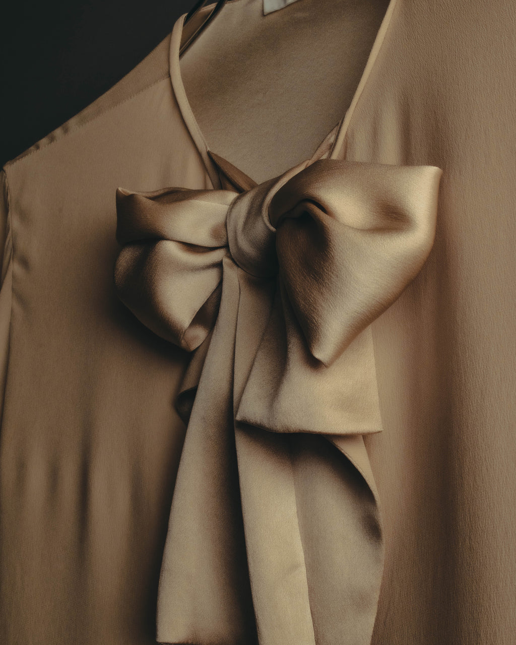 "Chloé" 10's Soft silk bow-tie blouse