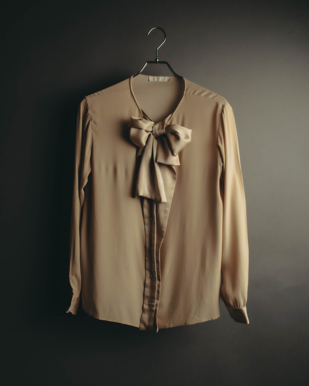 "Chloé" 10's Soft silk bow-tie blouse
