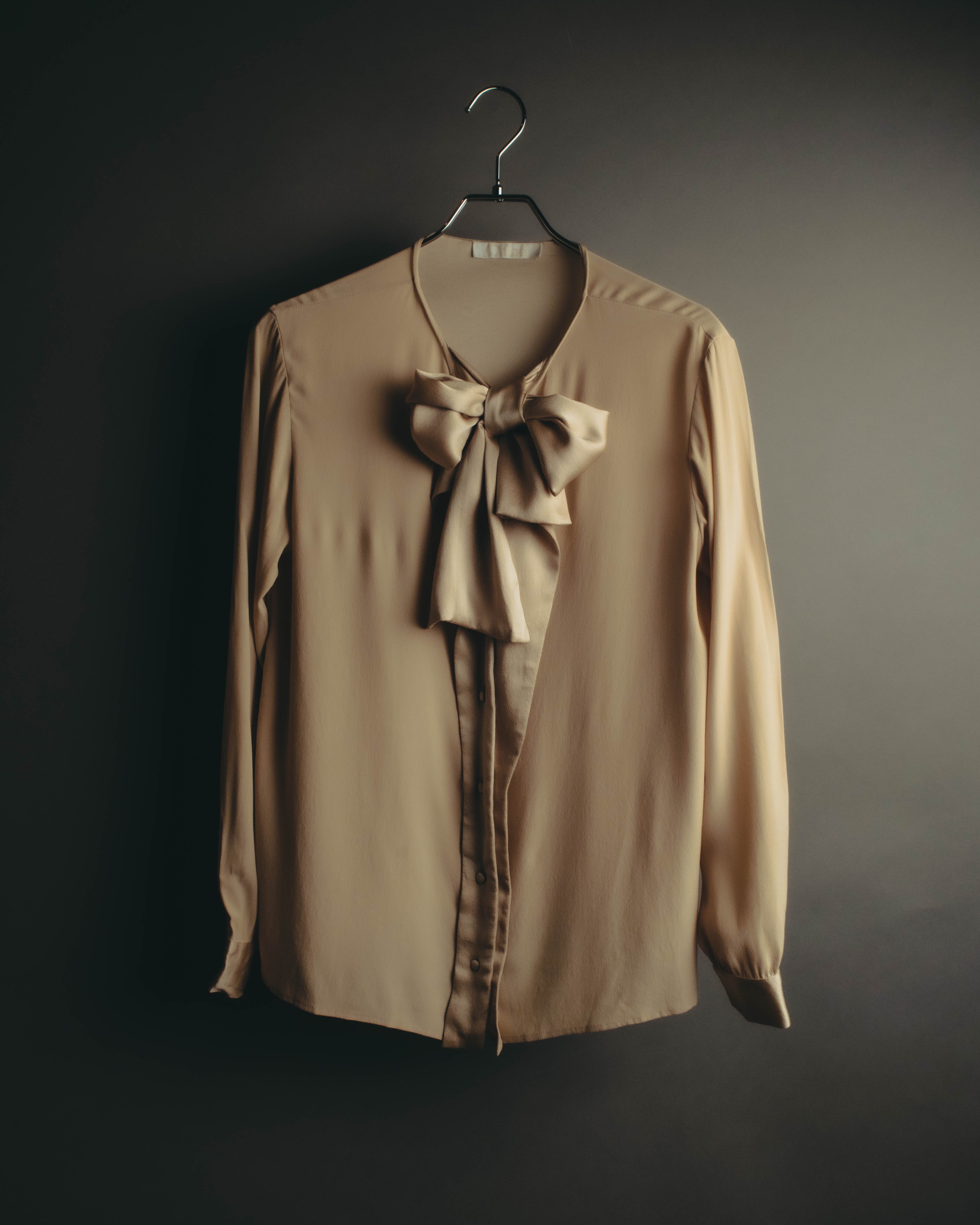 "Chloé" 10's Soft silk bow-tie blouse