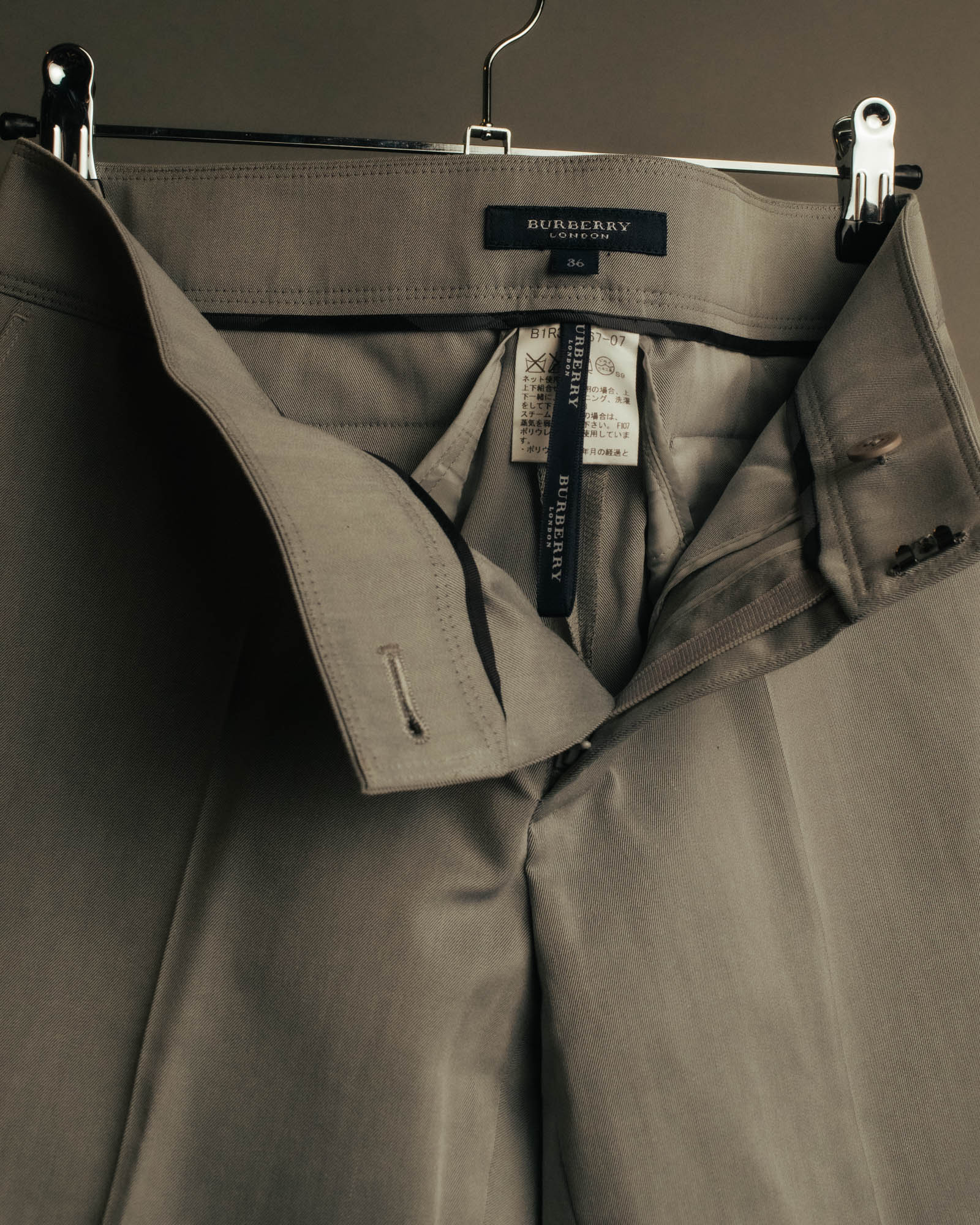 “BURBERRY LONDON” 2000’s Tailored light grey pants suit