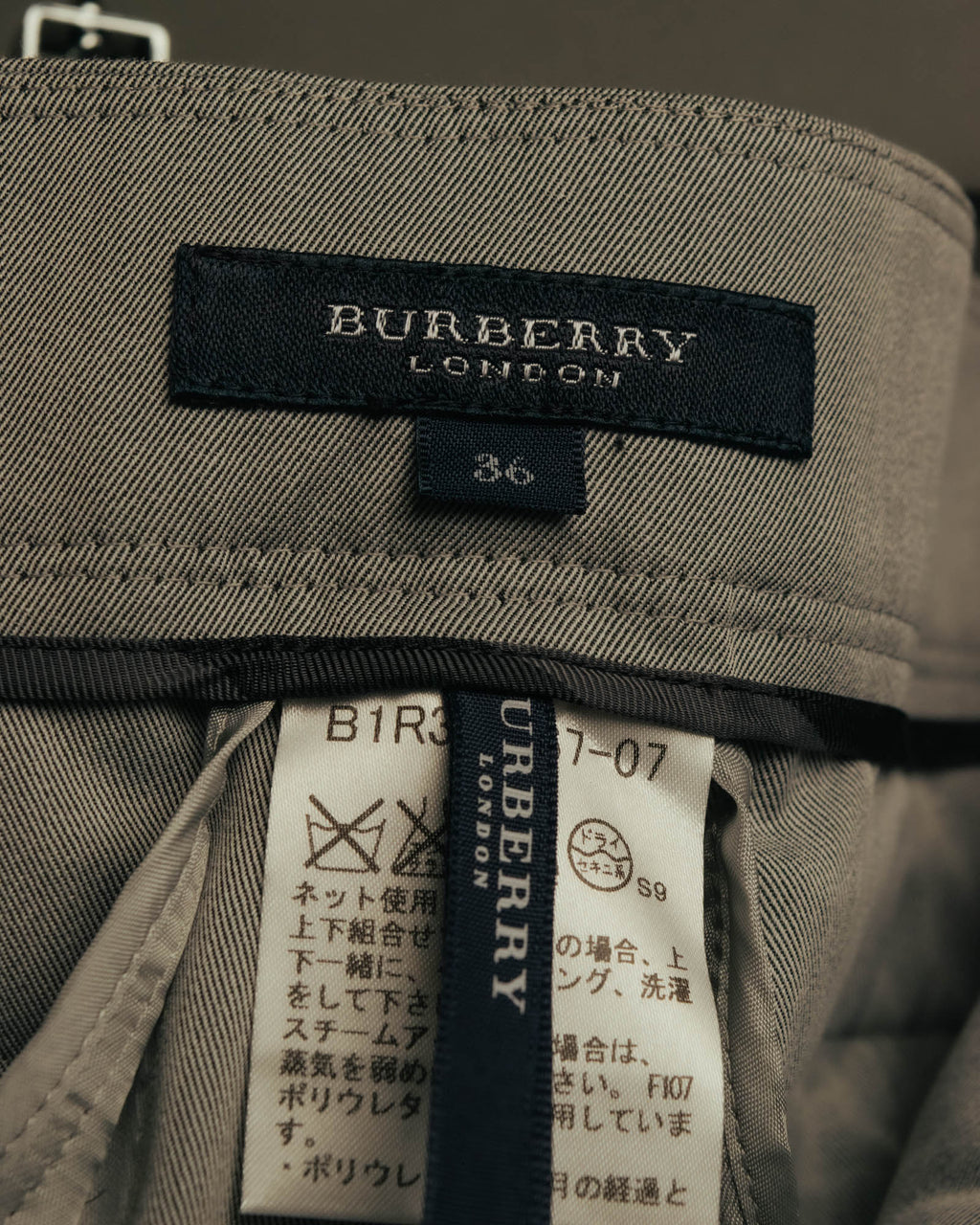 “BURBERRY LONDON” 2000’s Tailored light grey pants suit
