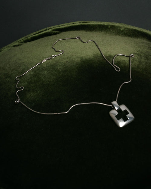 “Tiffany & Co.” 90’s-00’s Geometric cross cutout pendant necklace