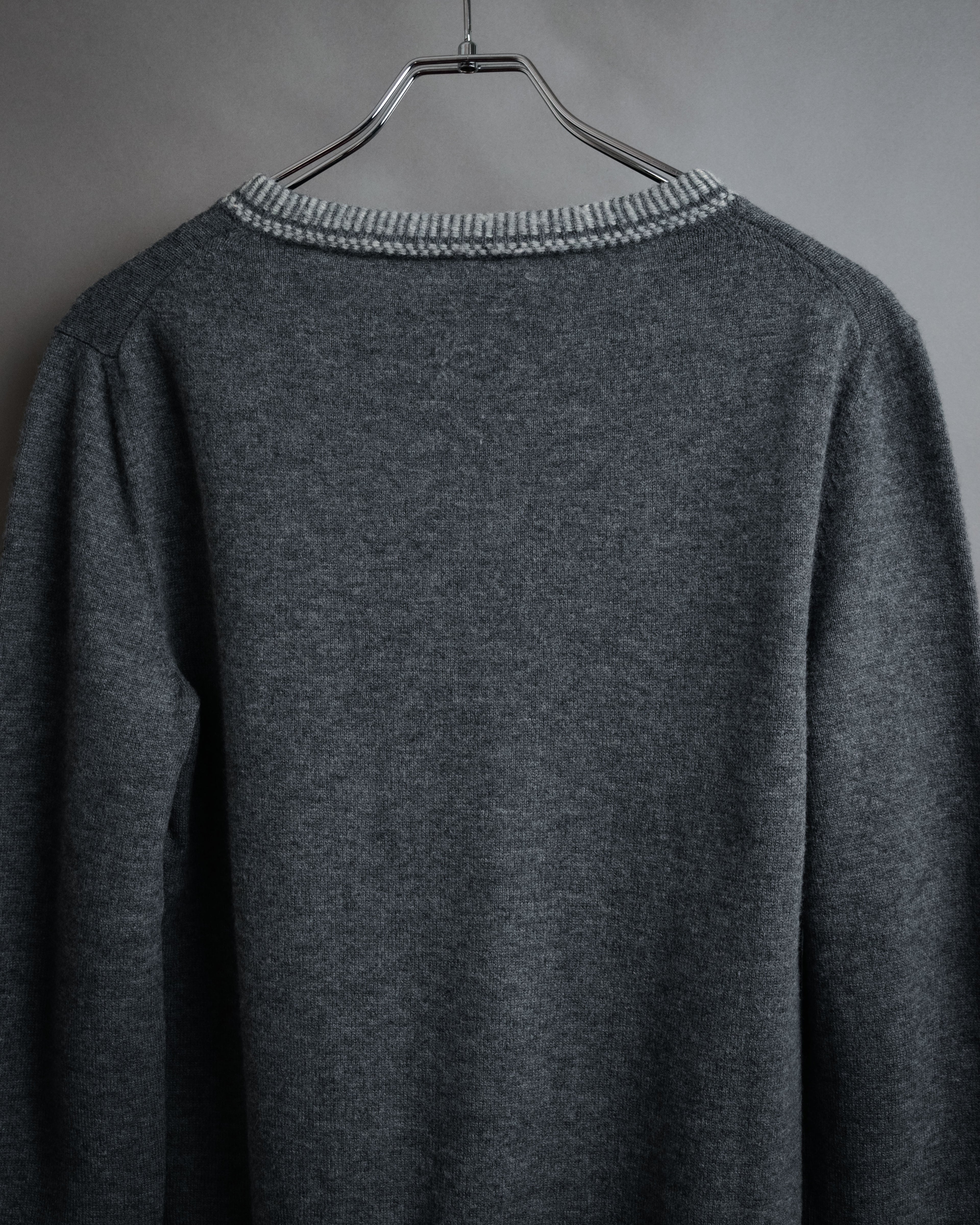 “HERMÈS” 2000’s-early 2010’s signature H v-neck knit